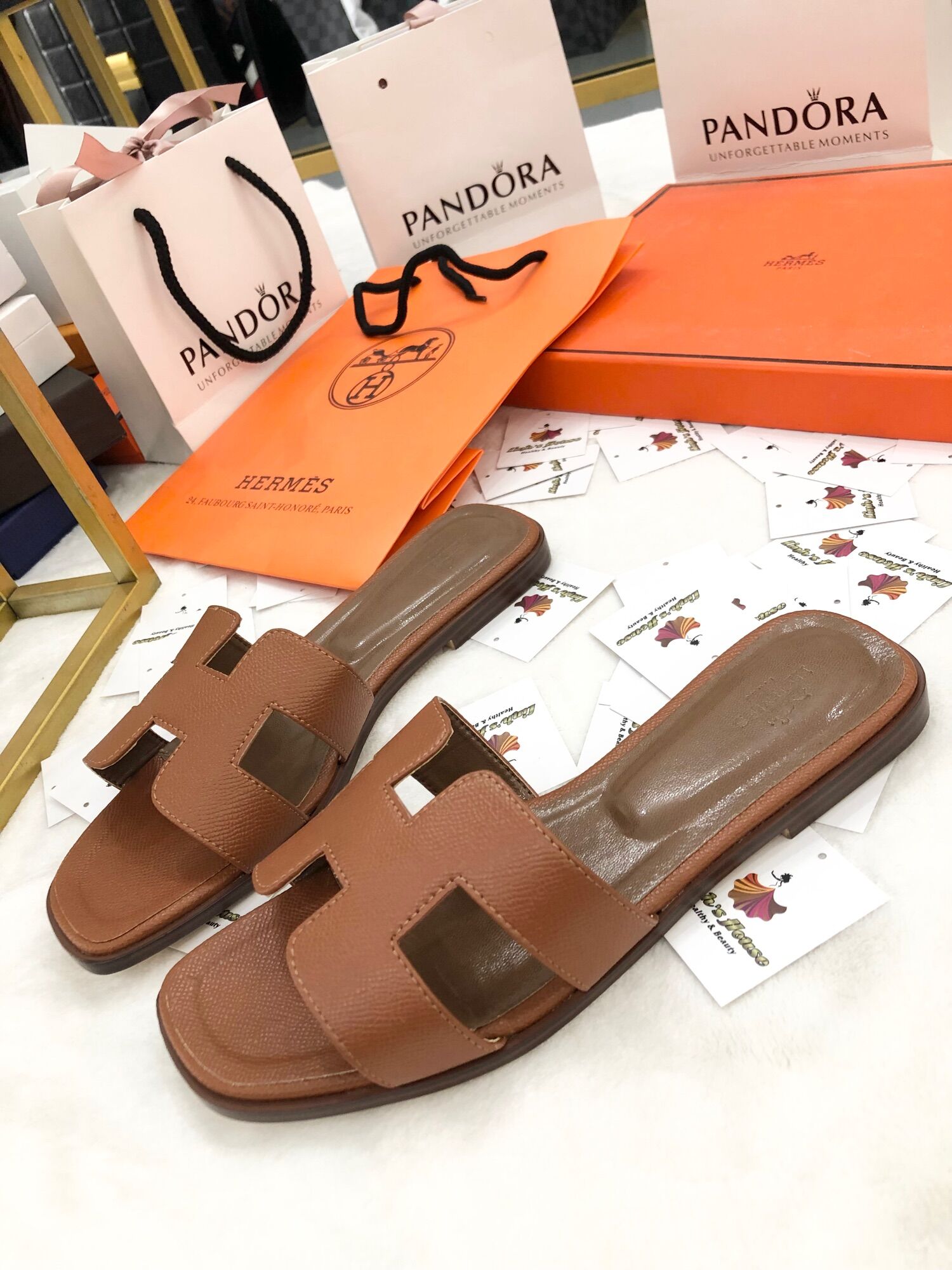 Dép HM siêu víp da thật fullbox hãng còn 1sz 38 sale