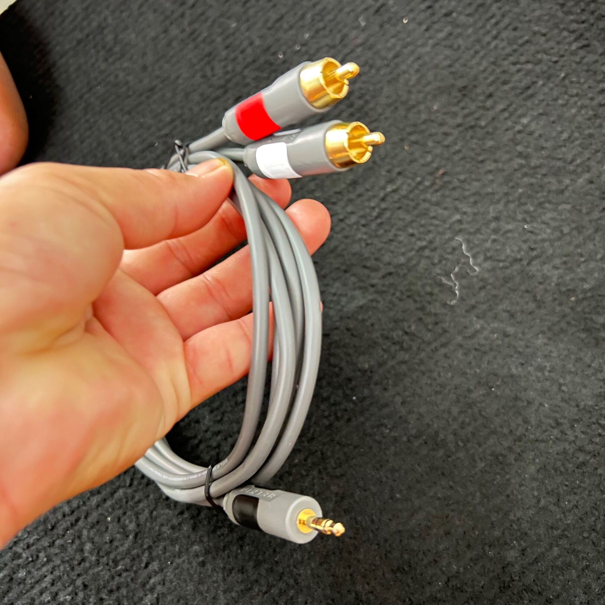 Dây 3.5 ra AV Belkin của Đức