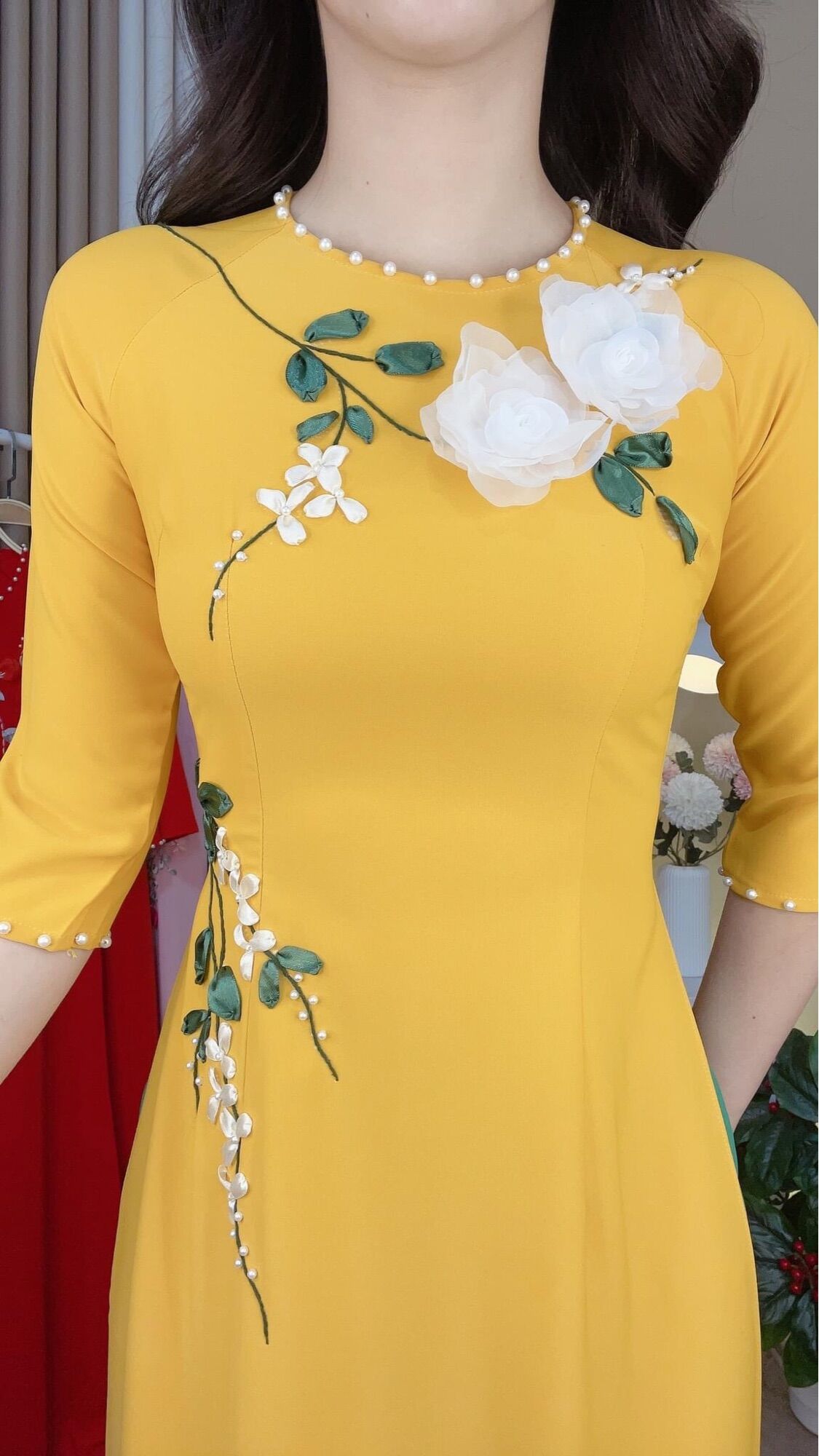Áo Dài Lụa Mỹ Màu Vàng Thêu Hoa Trăng
