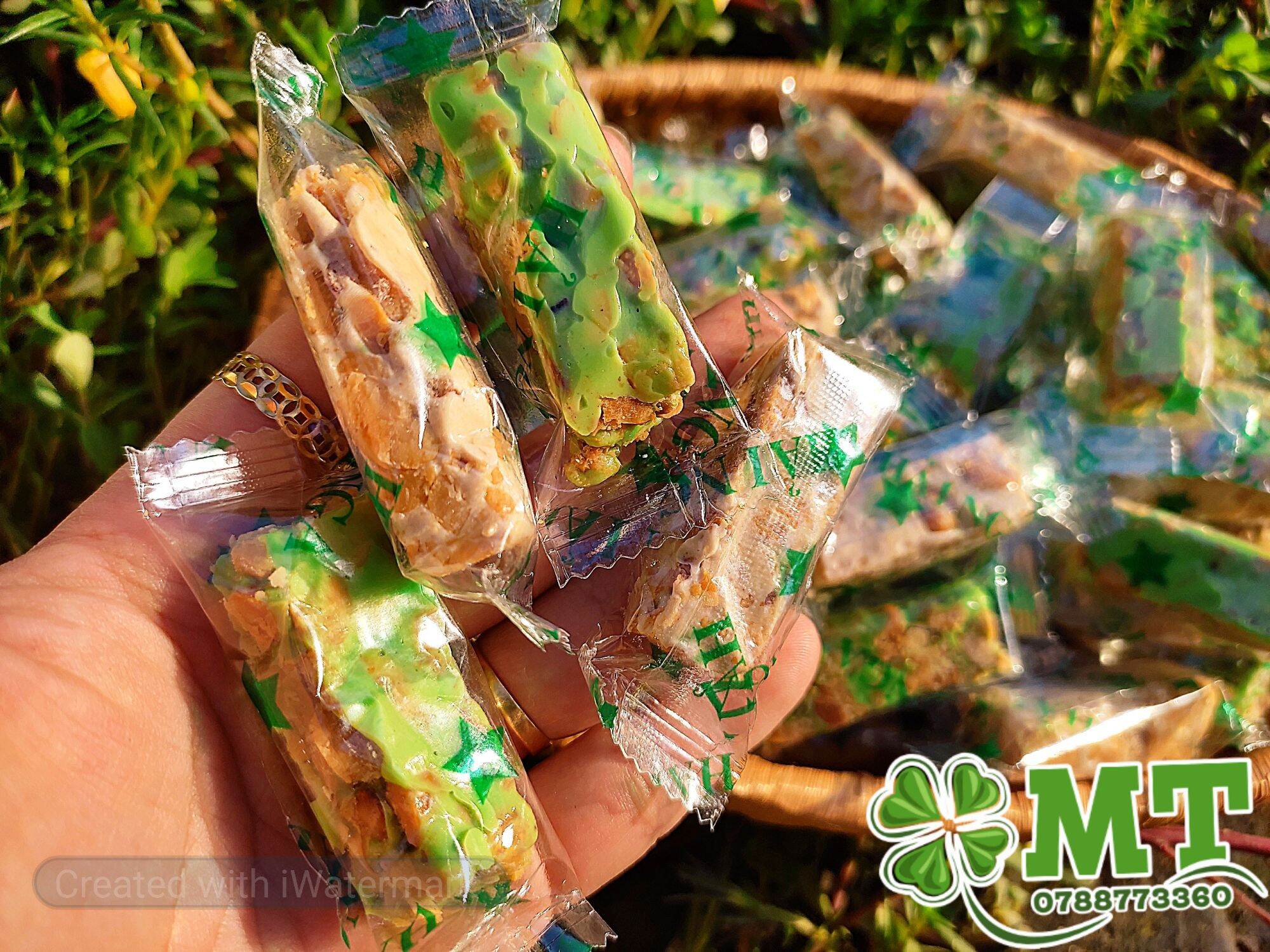Kẹo đậu phộng nước cốt dừa  mix 2 vị 1kg (Đặc sản Bến Tre)