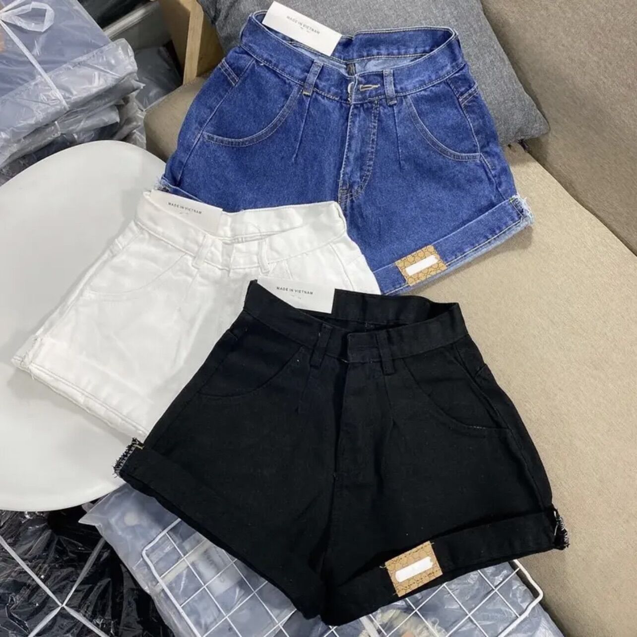 Quần short jean lưng cao lật lai mạc da