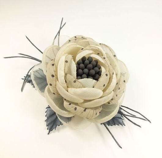 Hoa cài áo handmade bông hồng chấm bi