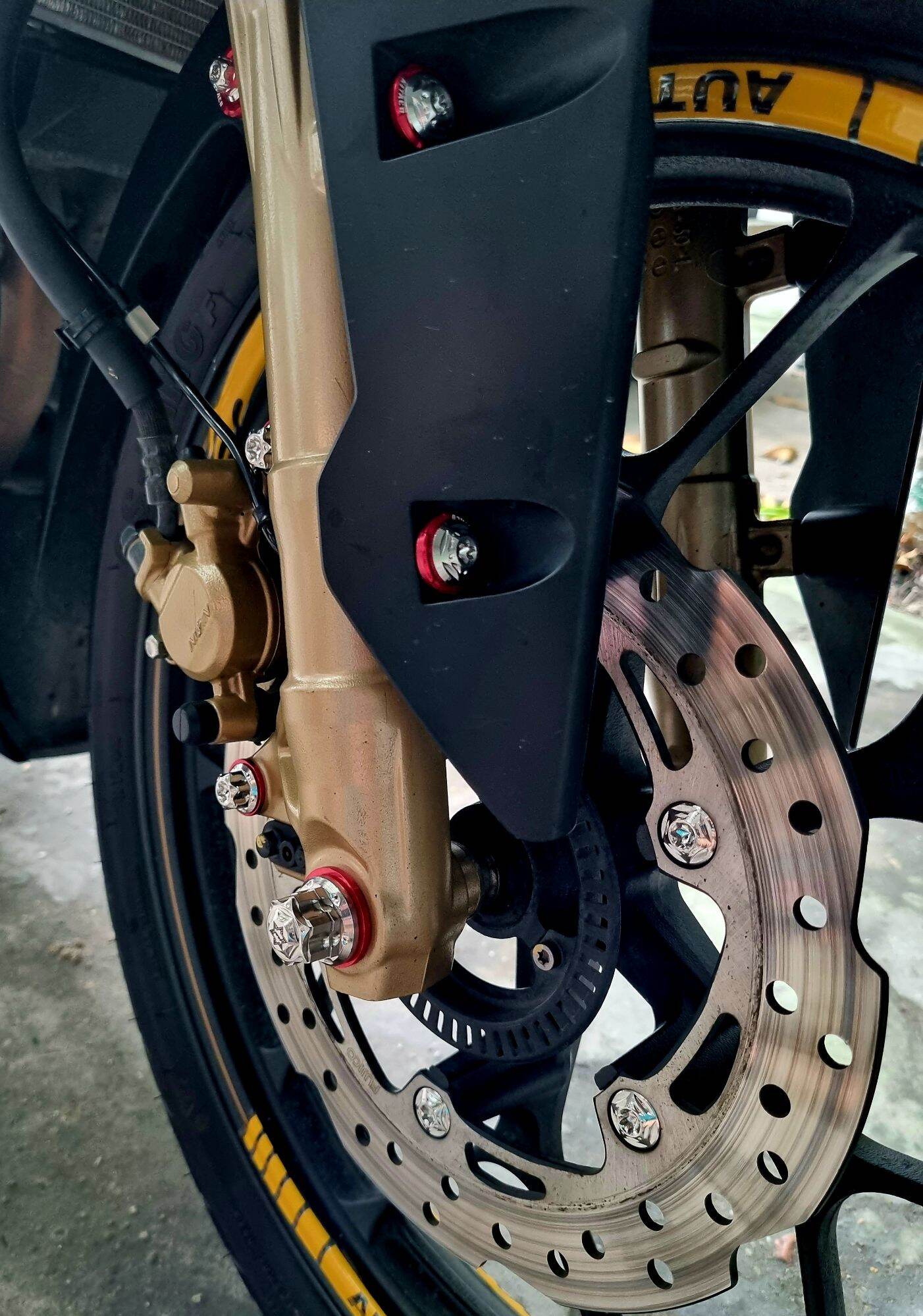 Trục cốt axelo tặng long đền