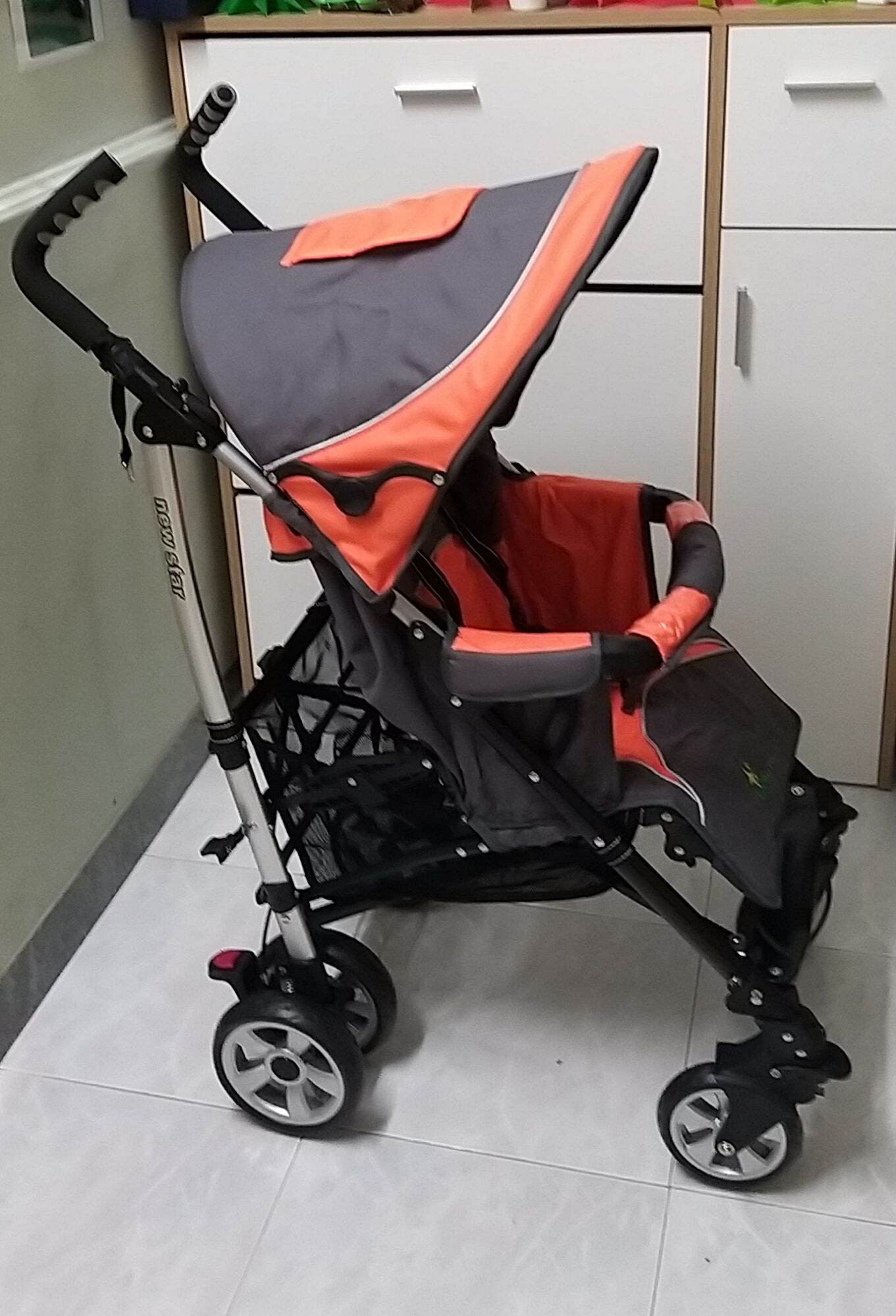 Xe đẩy trẻ em U1388F