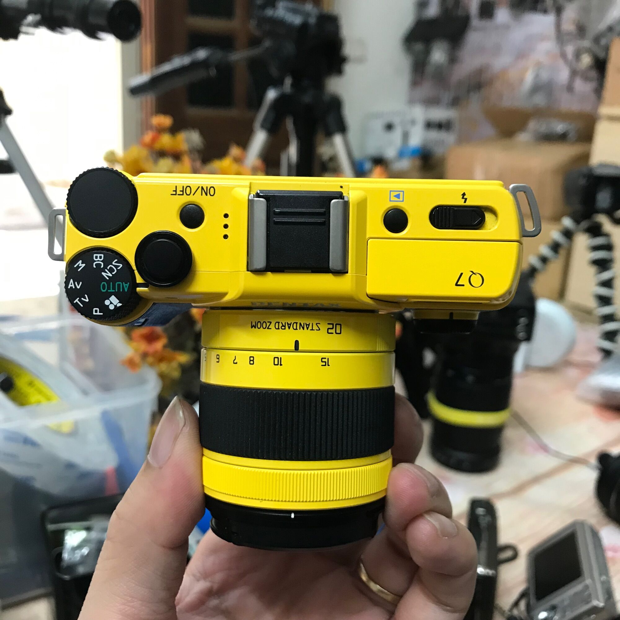 Pentax Q7 kèm ống kính 5-15