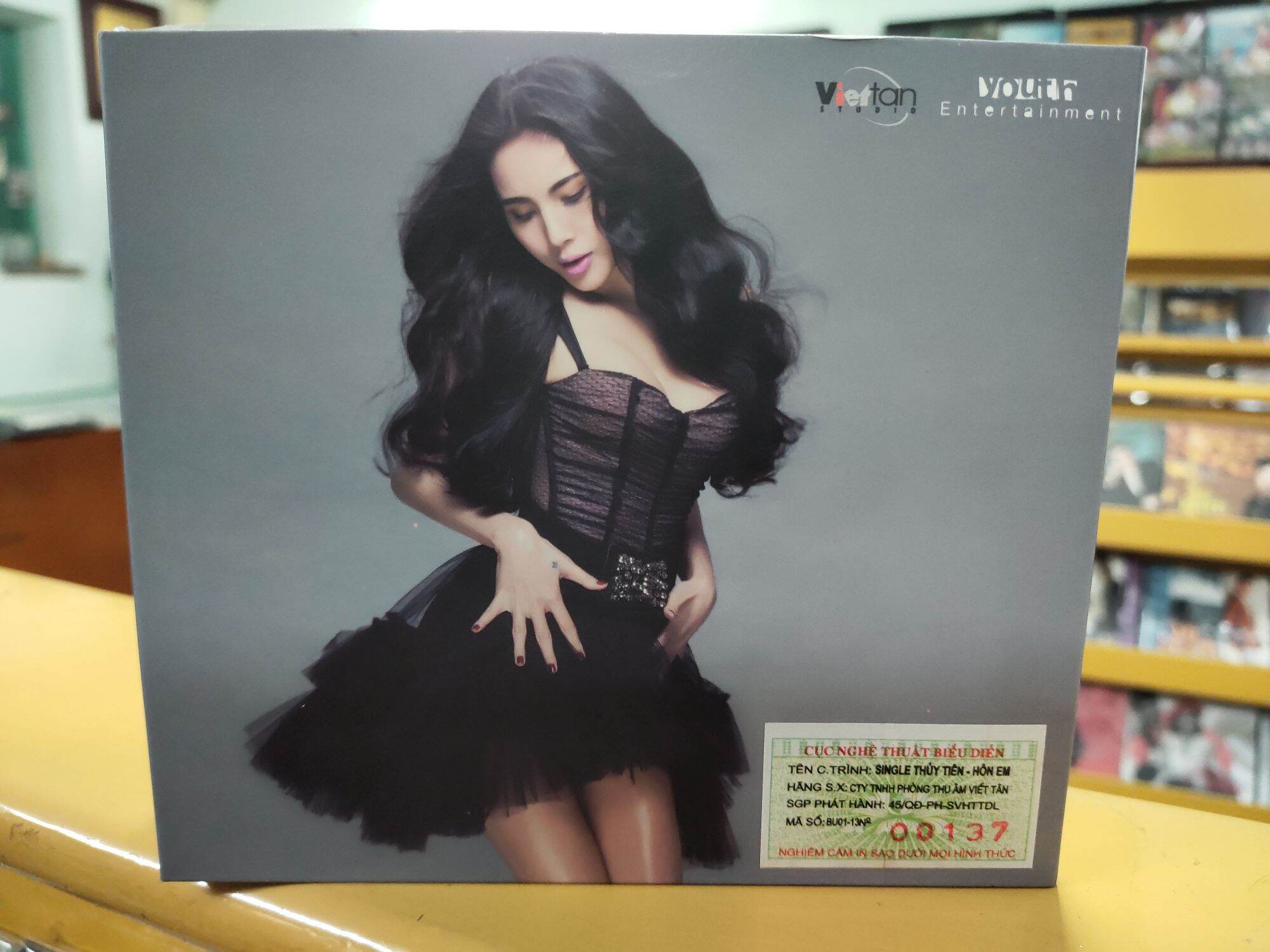 CD&DVD Thủy Tiên - Kiss me