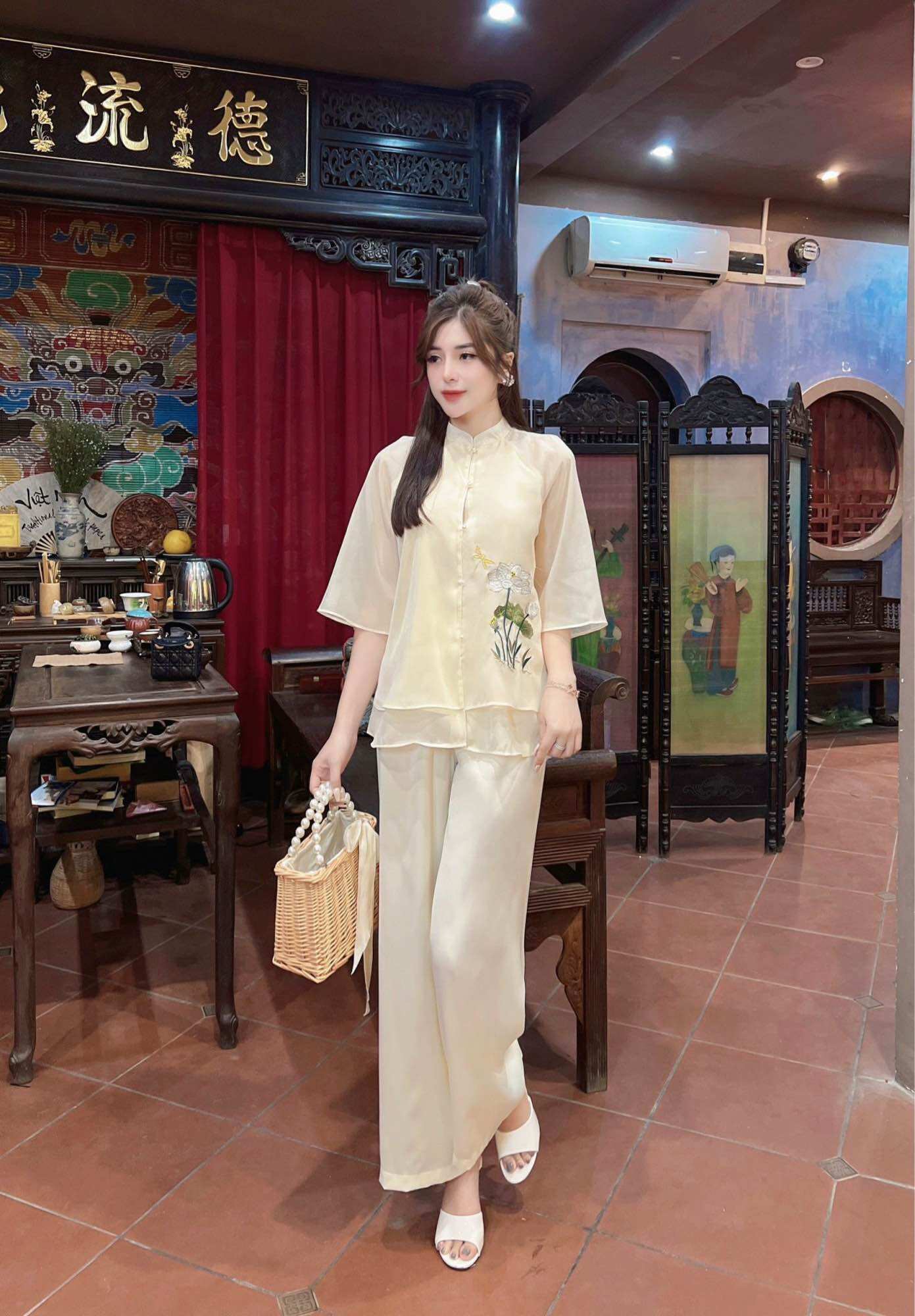 Bộ lụa voan tơ cao cấp thanh liễu thêu nổi