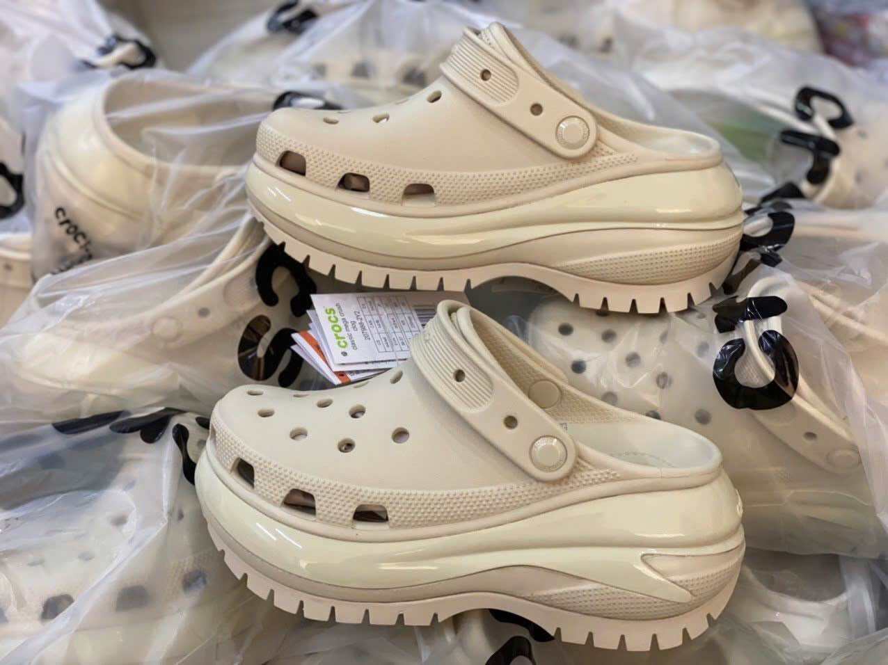 Sục crocs chính hãng mega đế bóng hàng xịn. C.roc.s shoes giầy dép thời trang nam nữ đi mưa