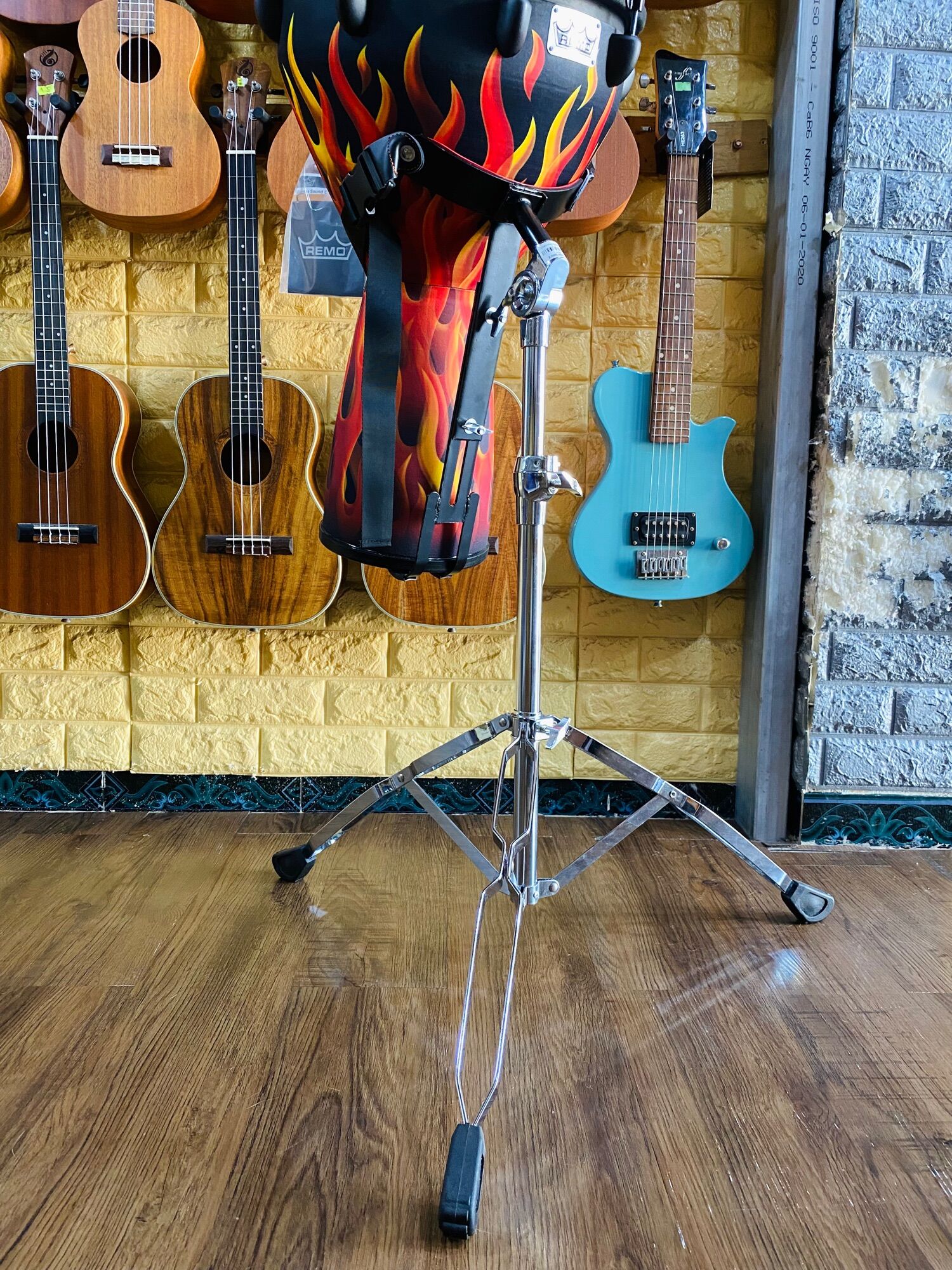 Chân để trống Djembe