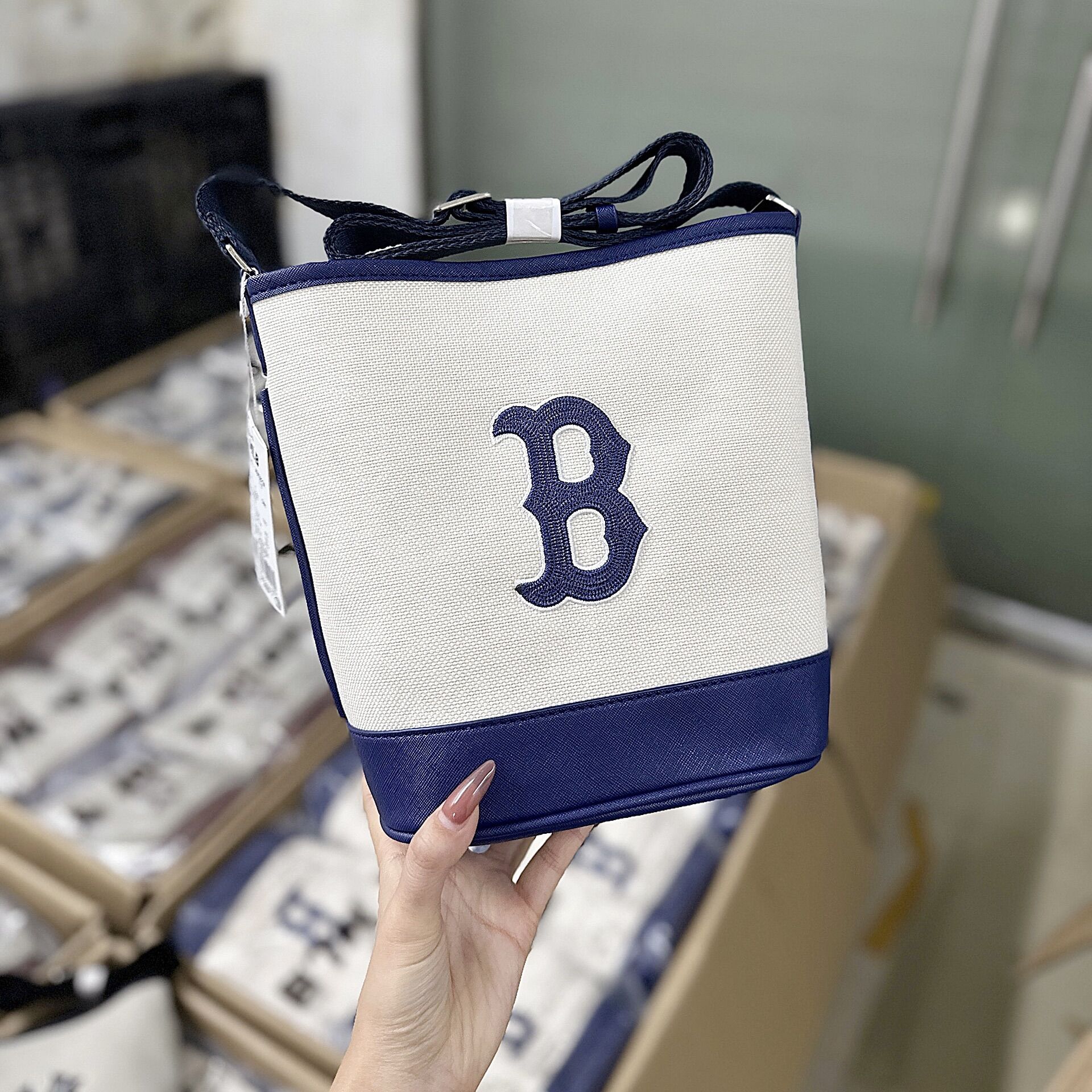 [ẢNH THẬT] Túi Tote Basic Big Logo Canvas Quai Đeo Điều Chỉnh Size 23