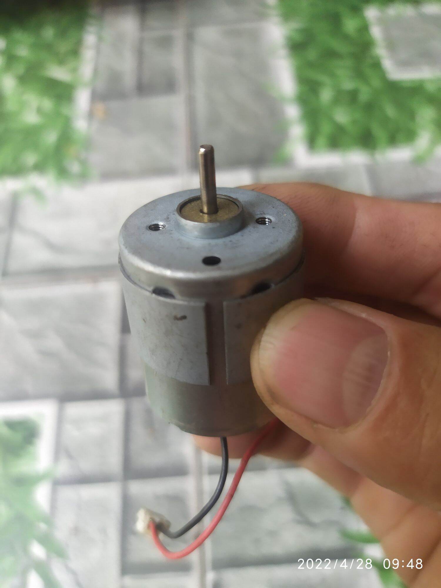 Động cơ chổi than 24v (12v chạy khá mạnh) 8,800 vòng