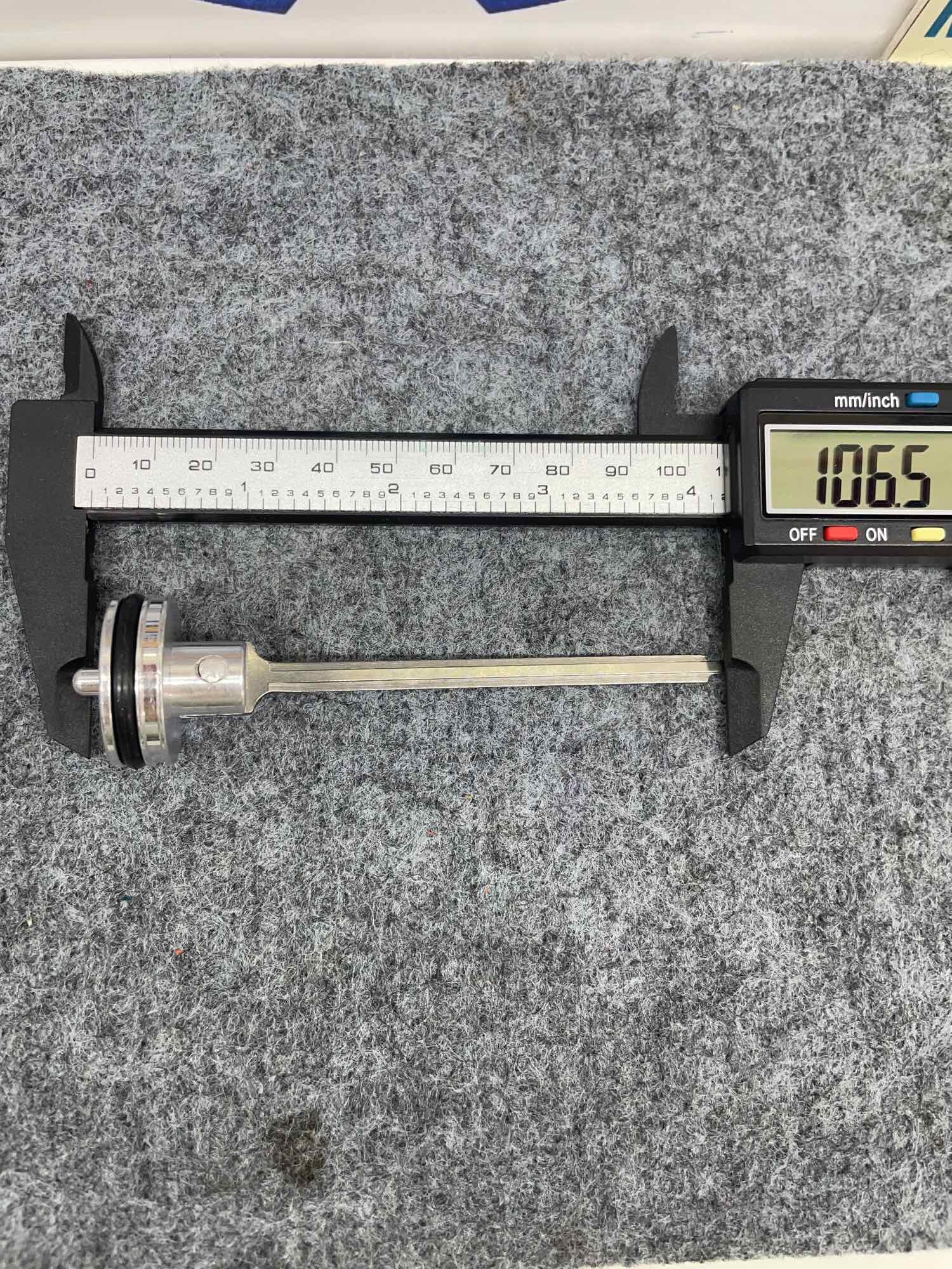 Ron, Lưỡi gà súng bắn đinh F30