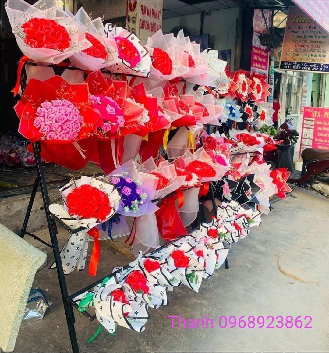 Kệ trưng hoa sáp