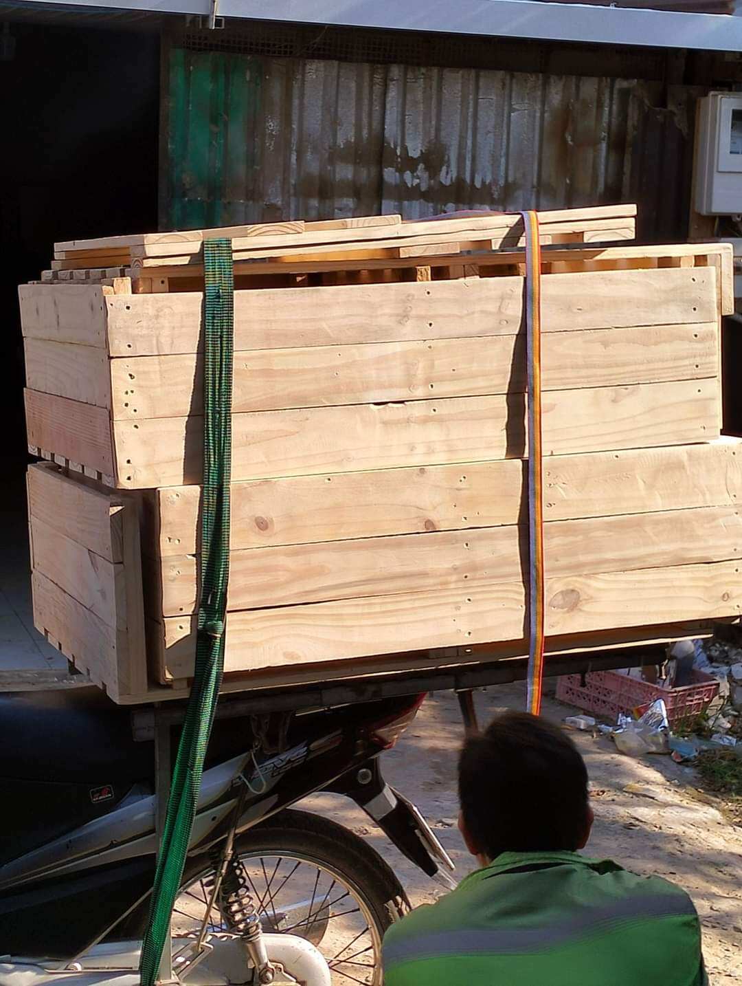 giường pallet kín chân cao 20cm
