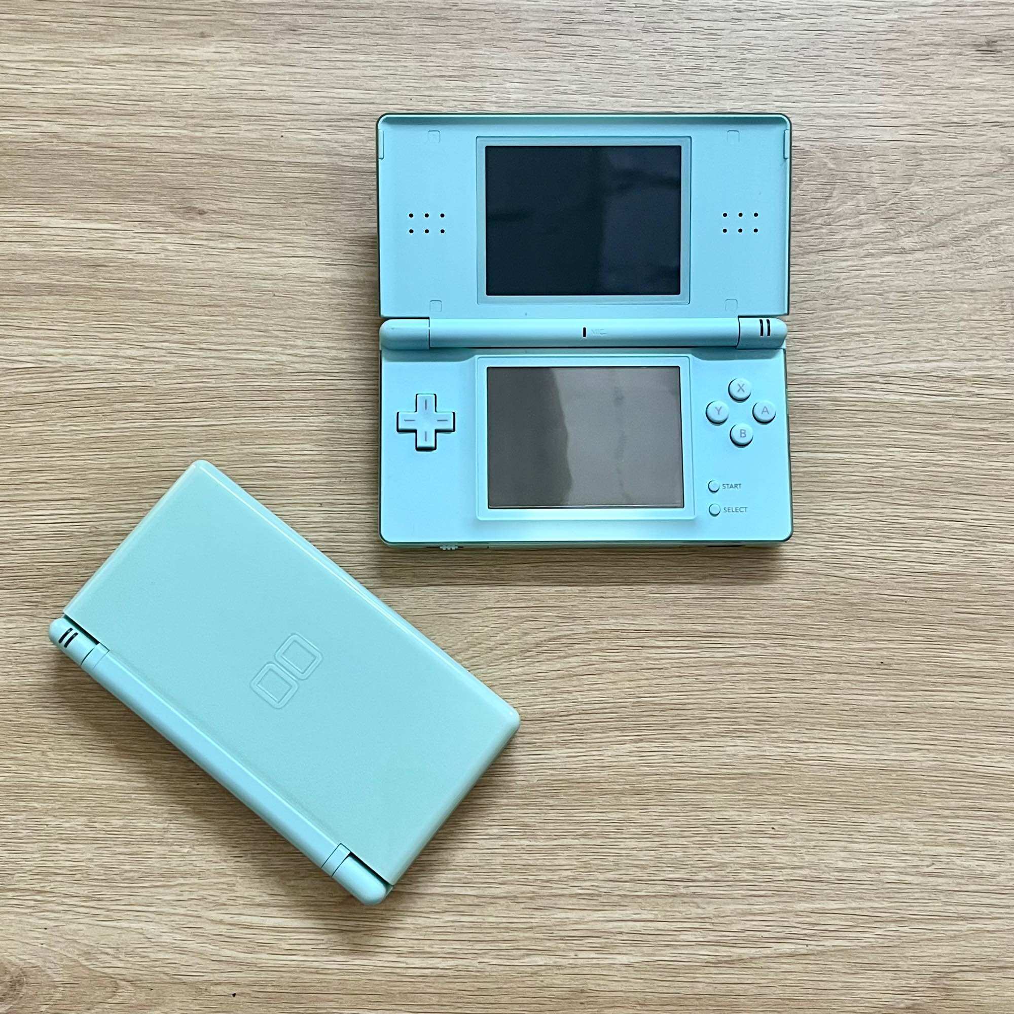 Máy Chơi game Nintendo DS Lite ( Full 2000 Game Free)