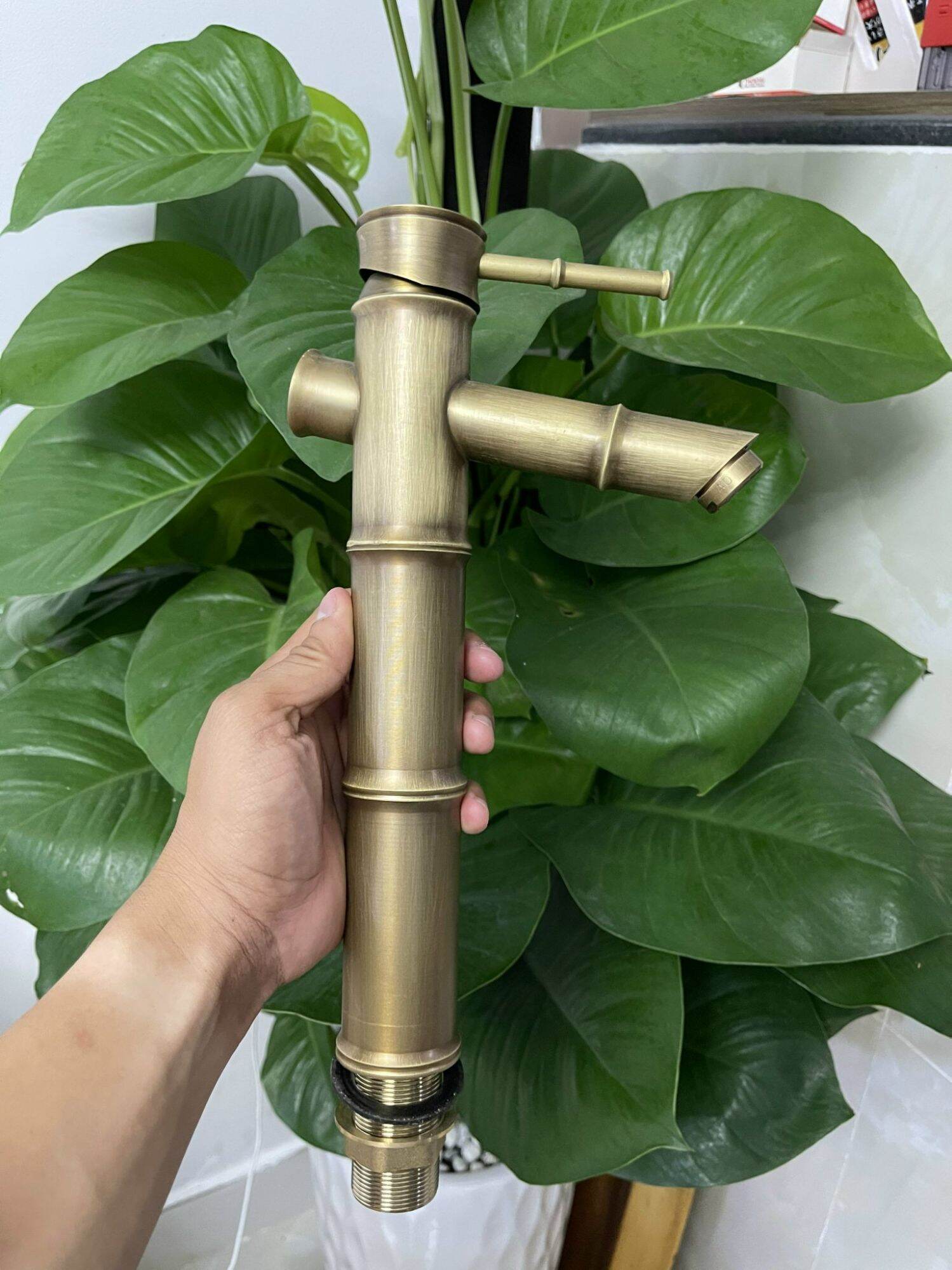 Vòi lavabo cổ điển nóng lạnh ( giảm giá gốc)