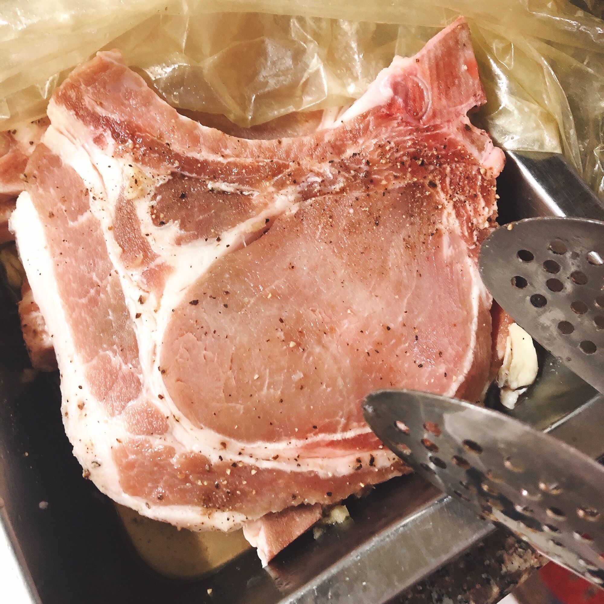 Sườn cốt lết Mỹ đông lạnh túi hút chân không 1kg