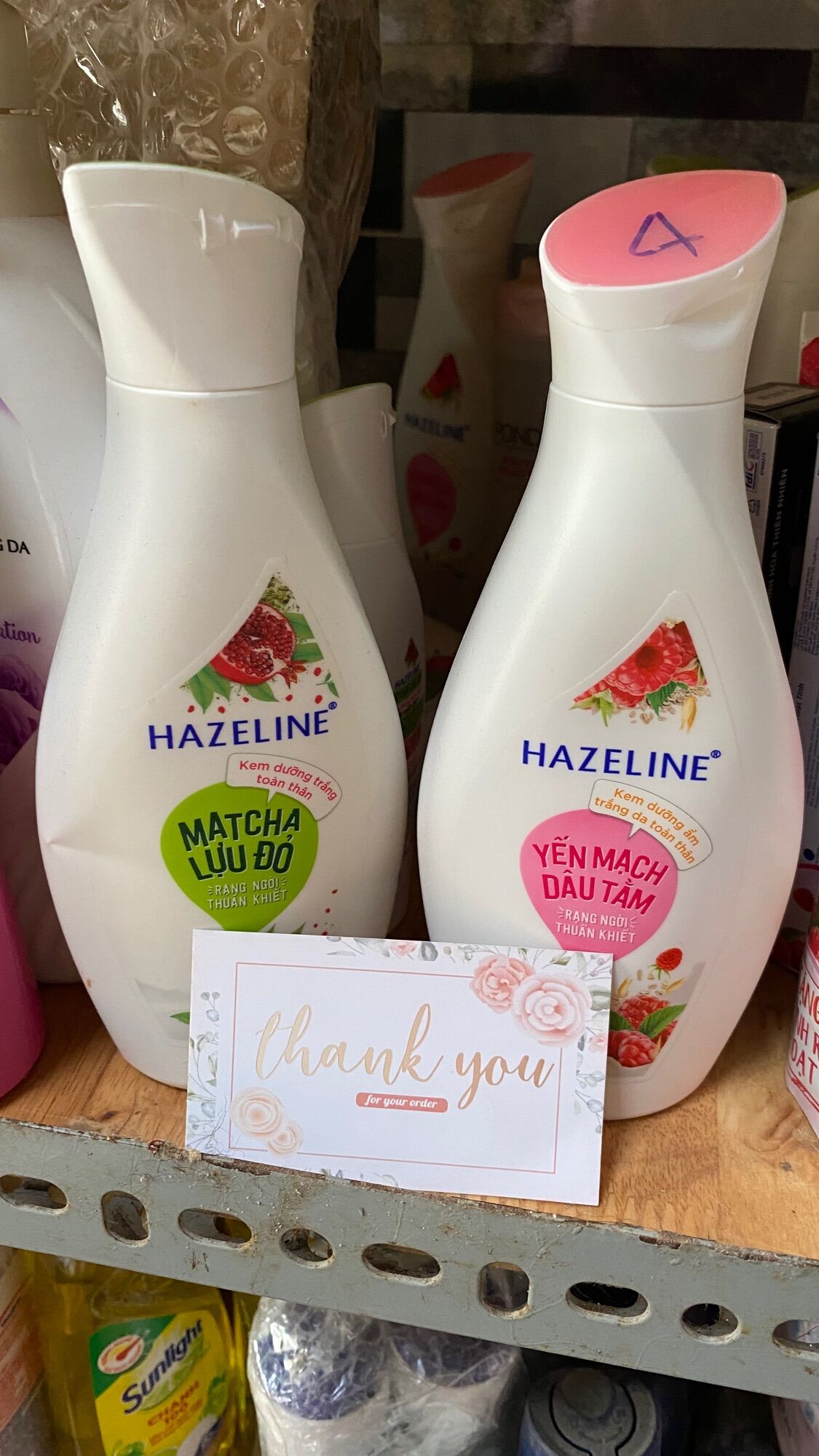 Sữa dưỡng thể trắng da mềm mịn HaZeline 230ml yến mạch dâu tằm