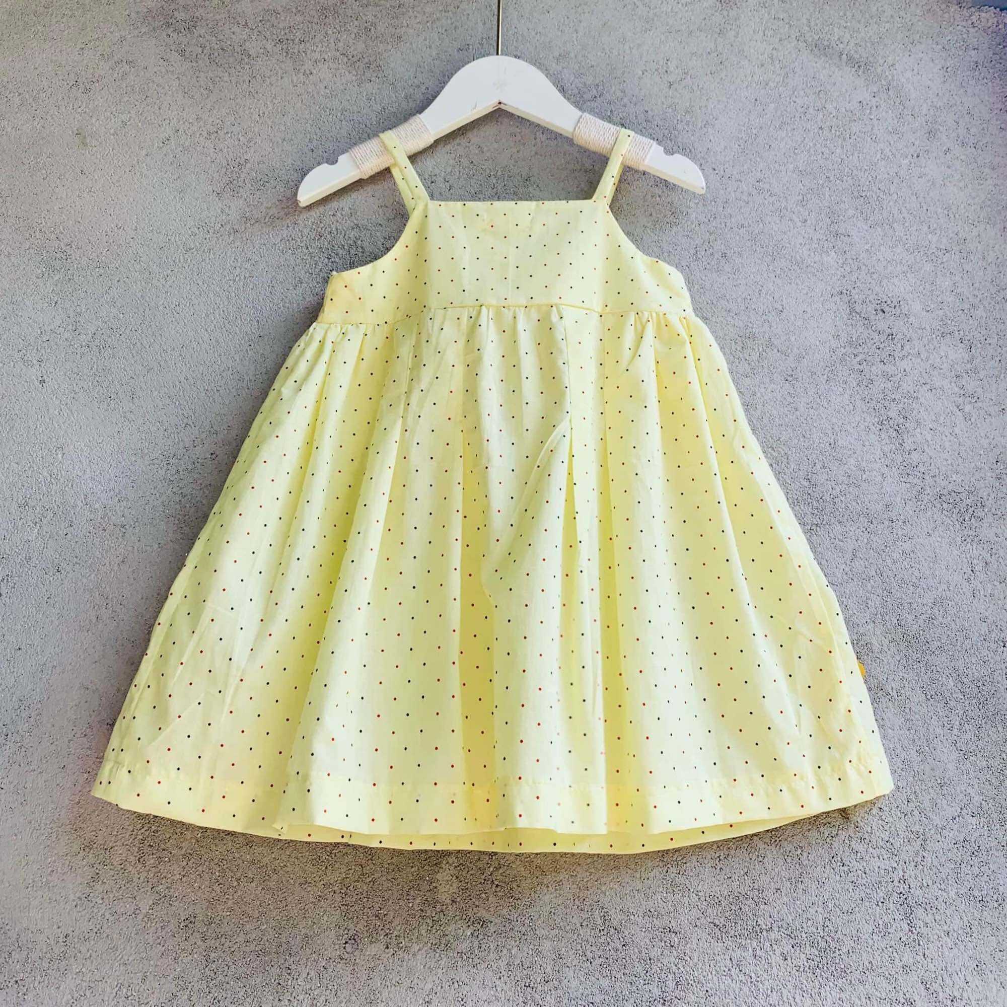 Đầm bé gái 2 dây chấm bi vàng, chất thô cotton mềm mát