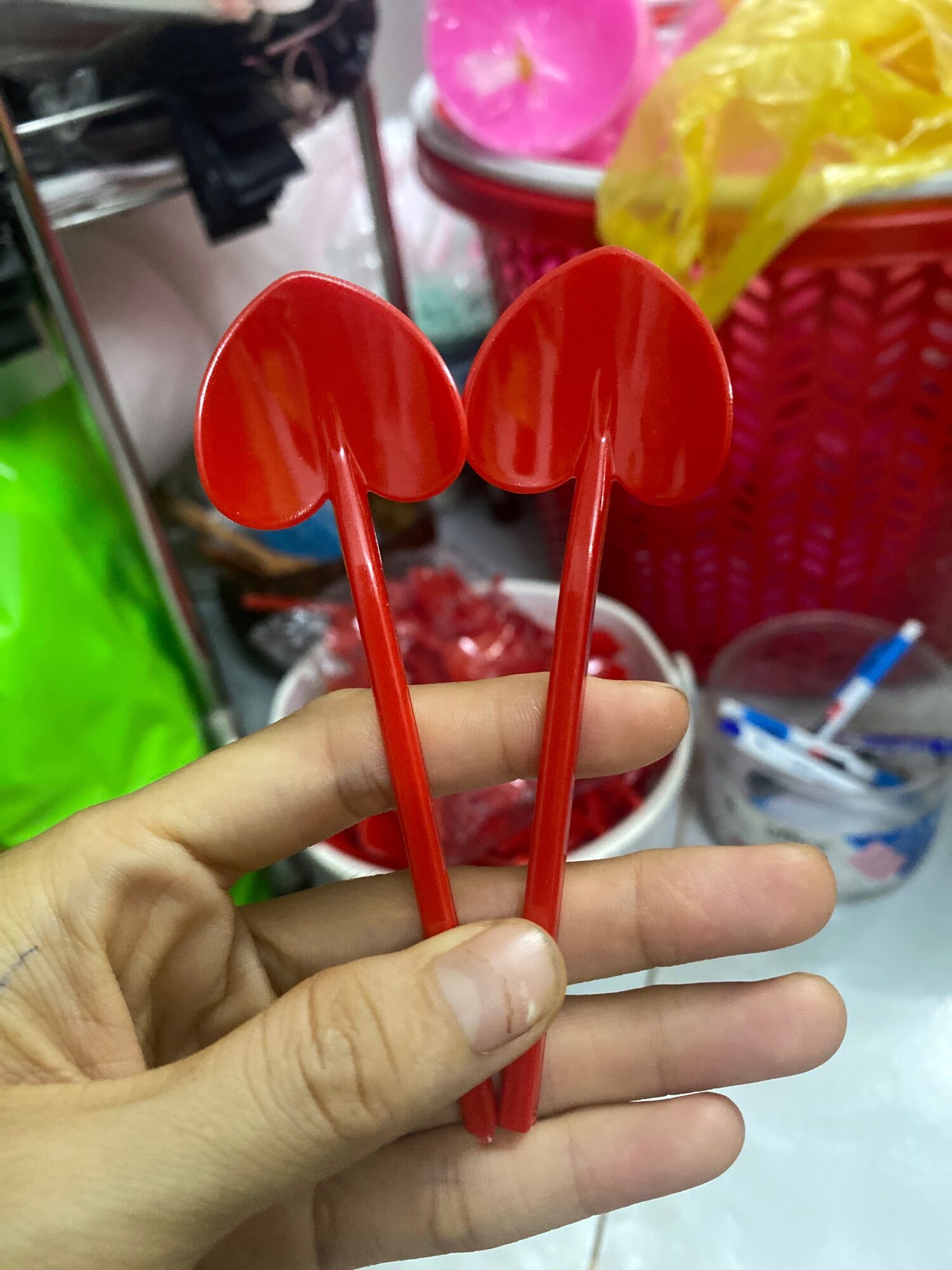 Combo 100 xẻng màu đỏ