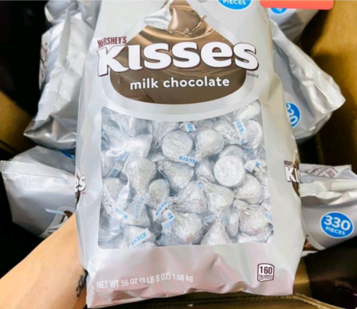 Kẹo Chocolate Hershey s Kisses Milk Chocolate Gói 1,58 Kg của Mỹ