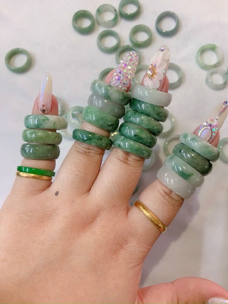 Nhẫn ngọc cẩm thạch thiên nhiên