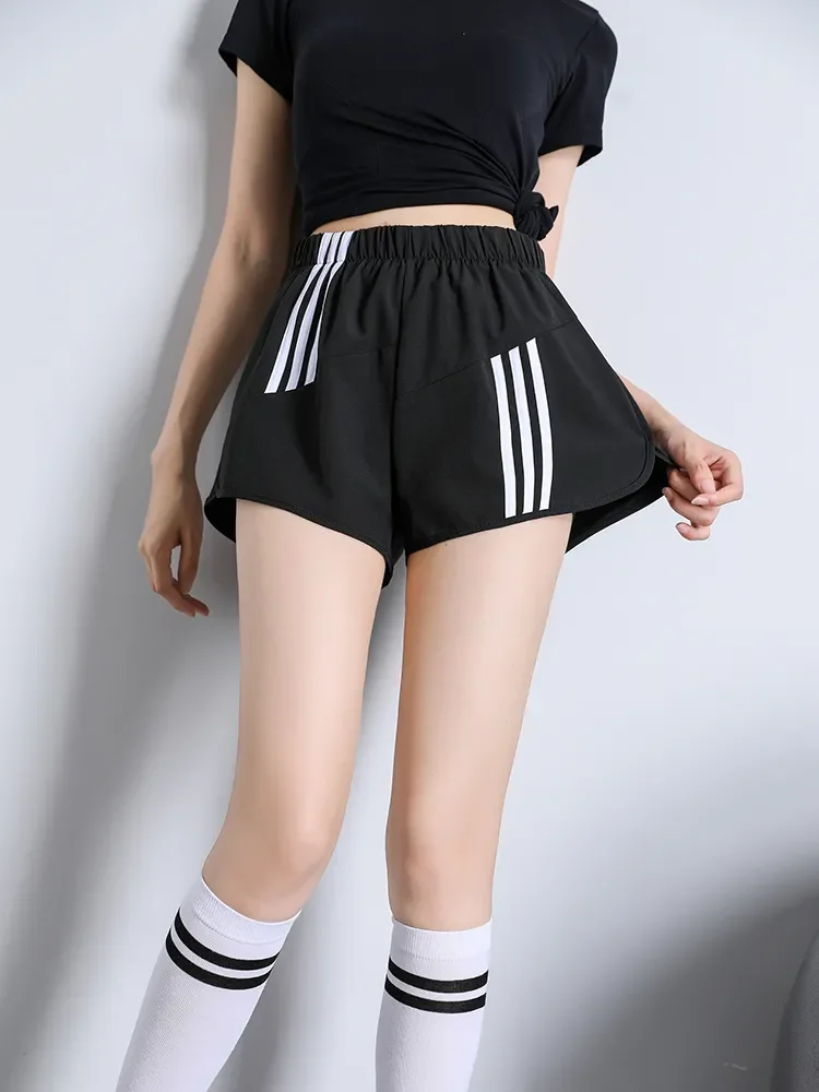 Quần short thể thao sọc