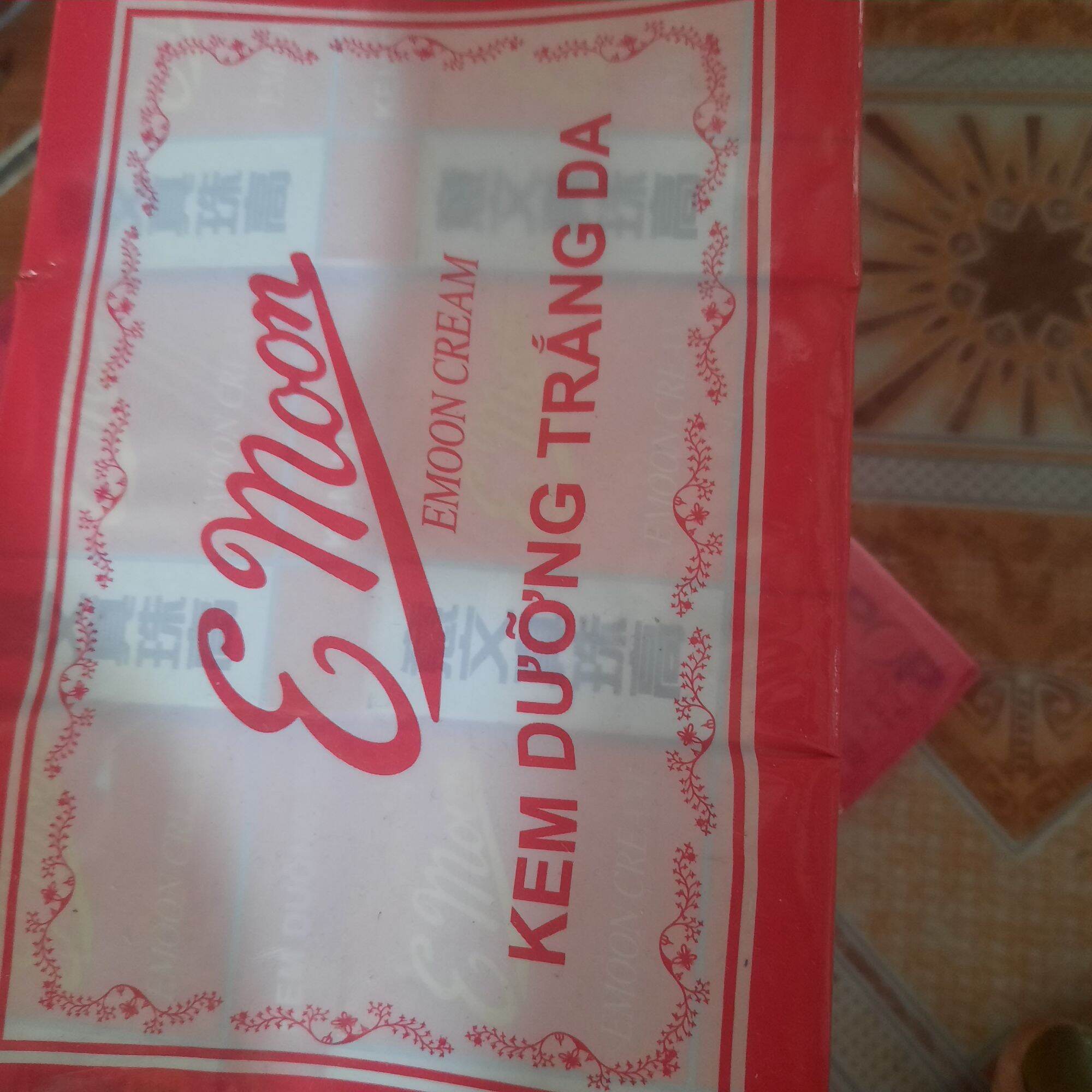kem emoon dưỡng trắng da
