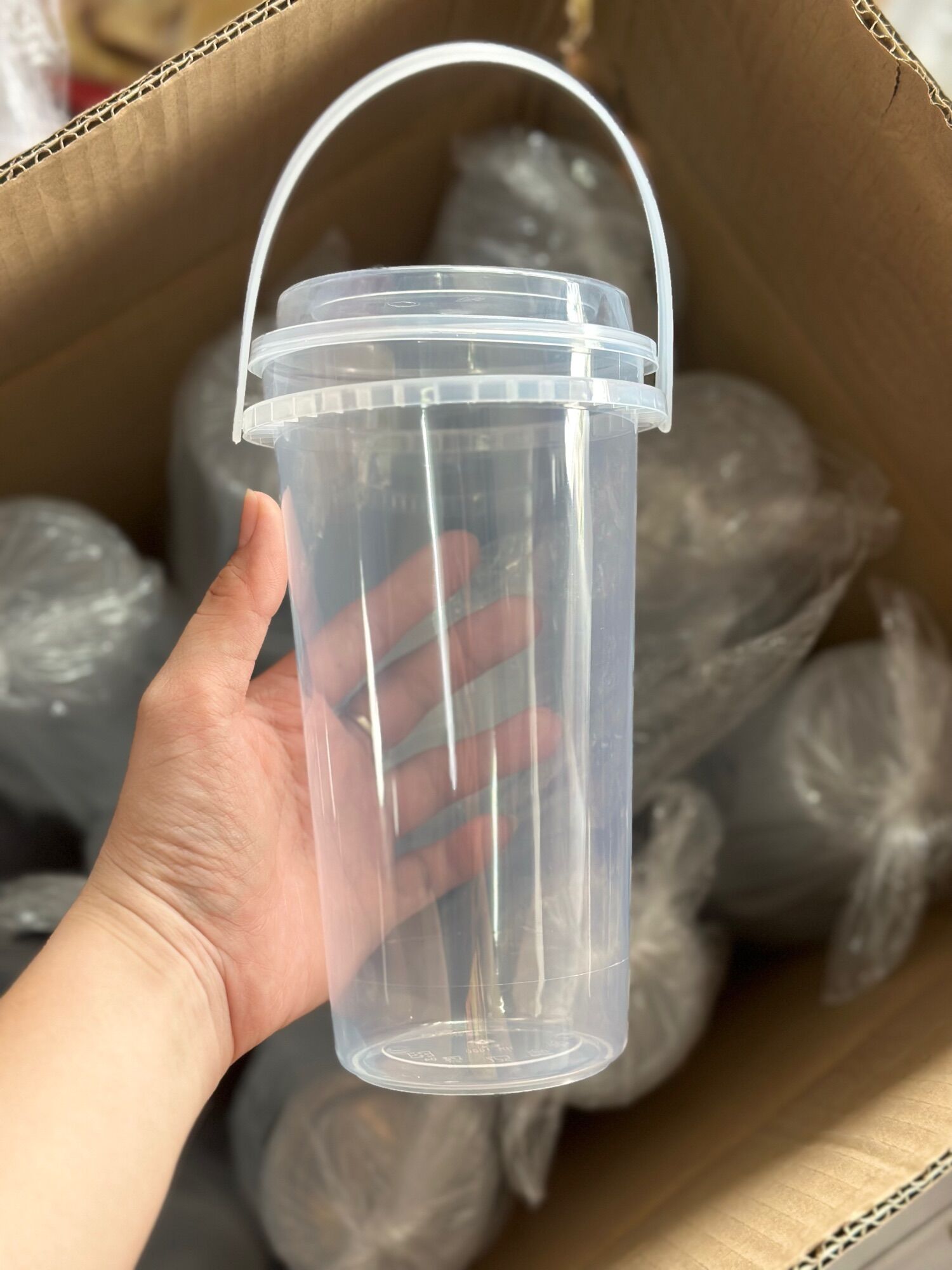 Xô nhập 1000ml đựng trà sữa, trà dâu,…