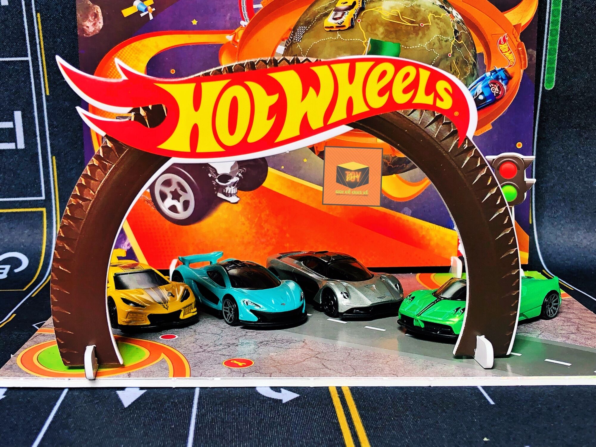Xe Mô Hình Hot Wheels tỉ lệ 1:64 "17 Lamborghini Urus" (Yellow/ Vàng) (Model 2017)