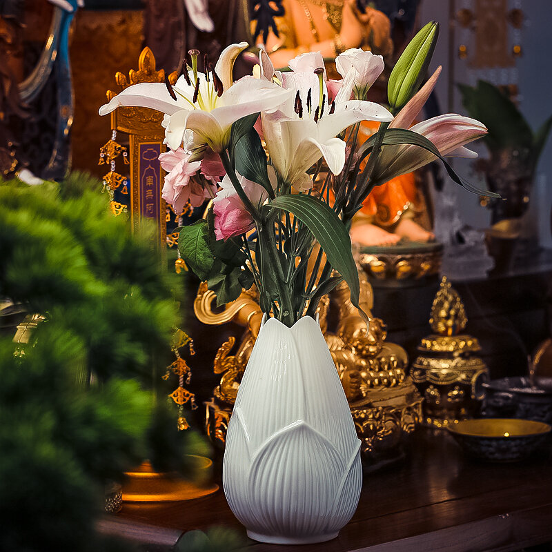Bình tịnh thờ phật quan âm gốm sứ mặt bàn phòng khách phật đường gia dụng phong cách trung quốc bình cắm hoa sen sứ trắng bình cắm hoa