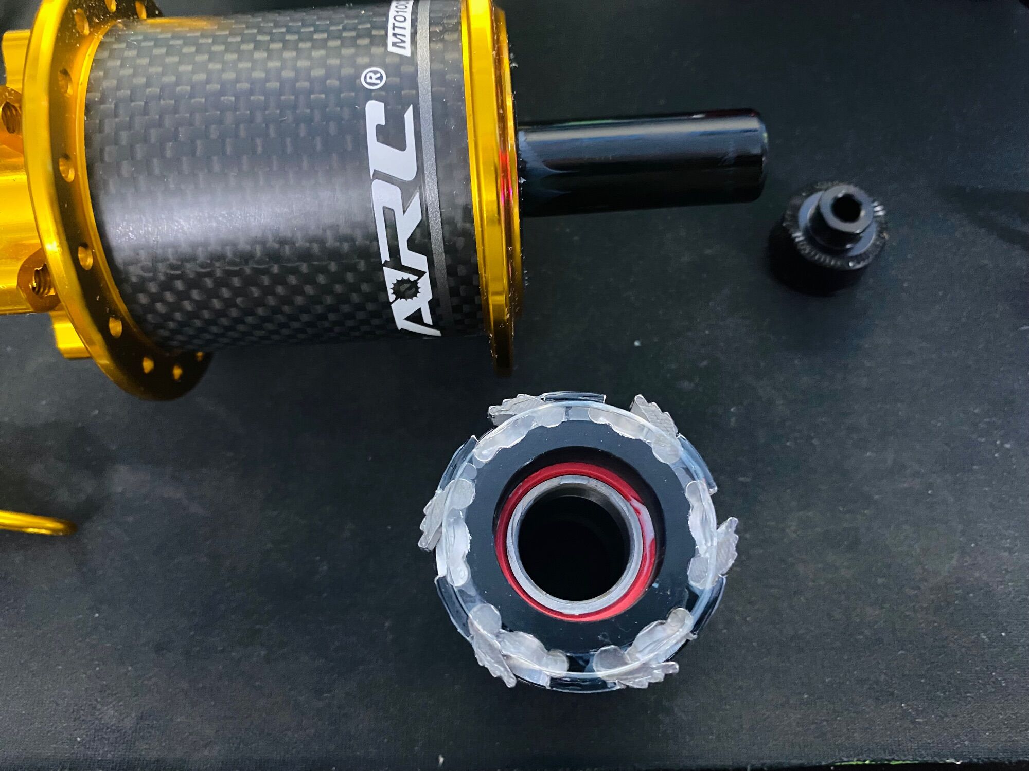 Đùm xe đạp ARC mt010 carbon (6 chó 3 răng) 32 căm