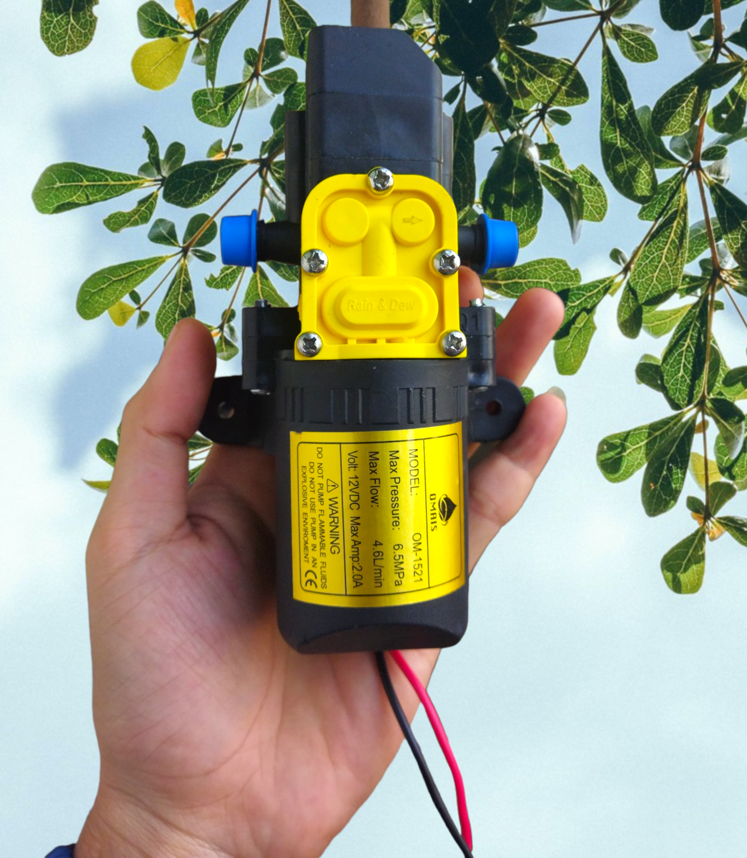 máy bơm  lắp bình phun thuốc trừ sâu mini 12v .