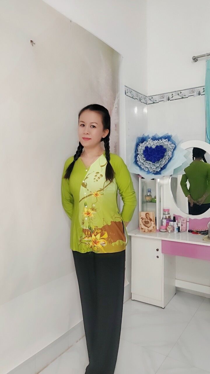 Áo in hoa( áo chưa kèm quần)