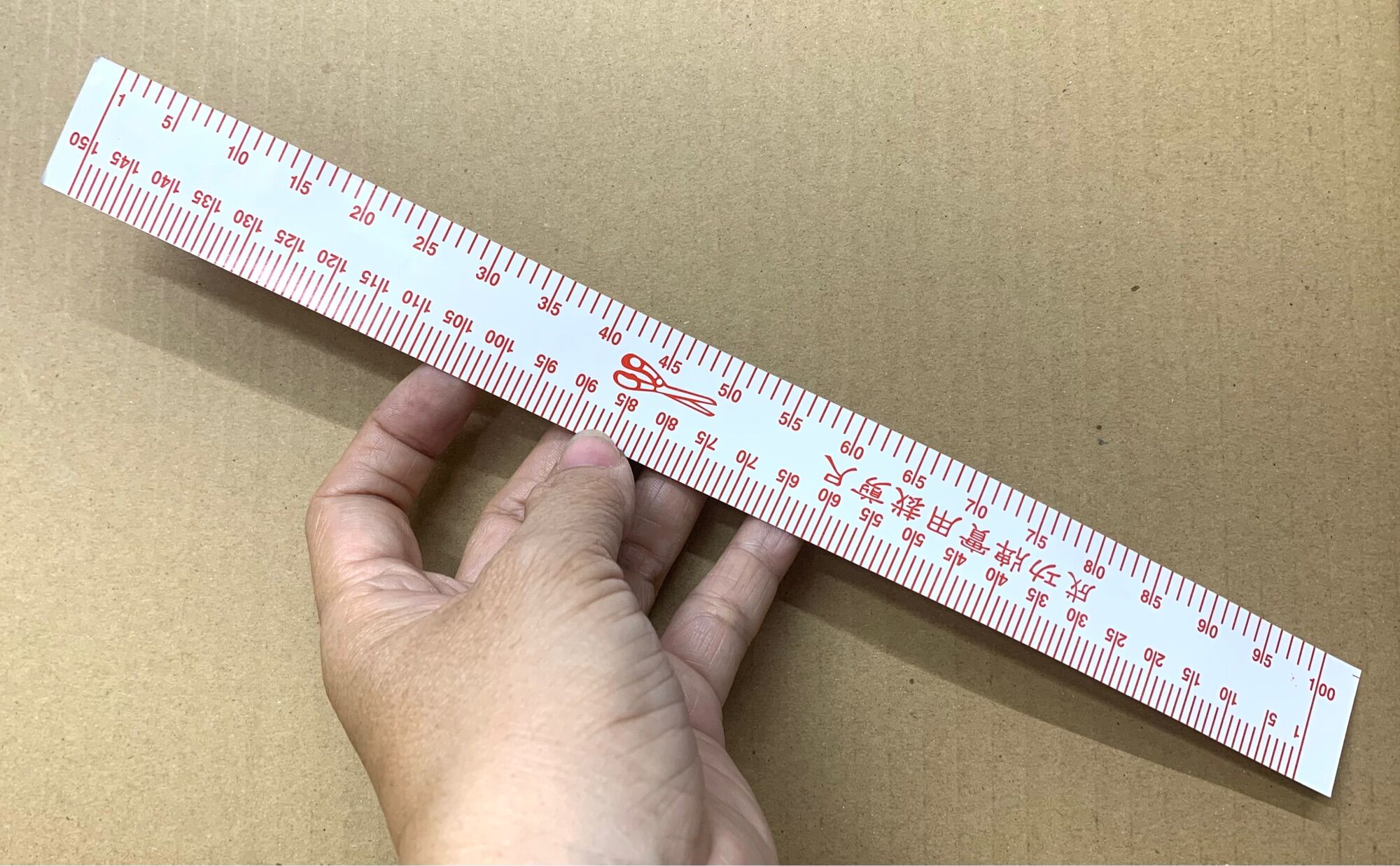 Thước giấy đo tỷ lệ.