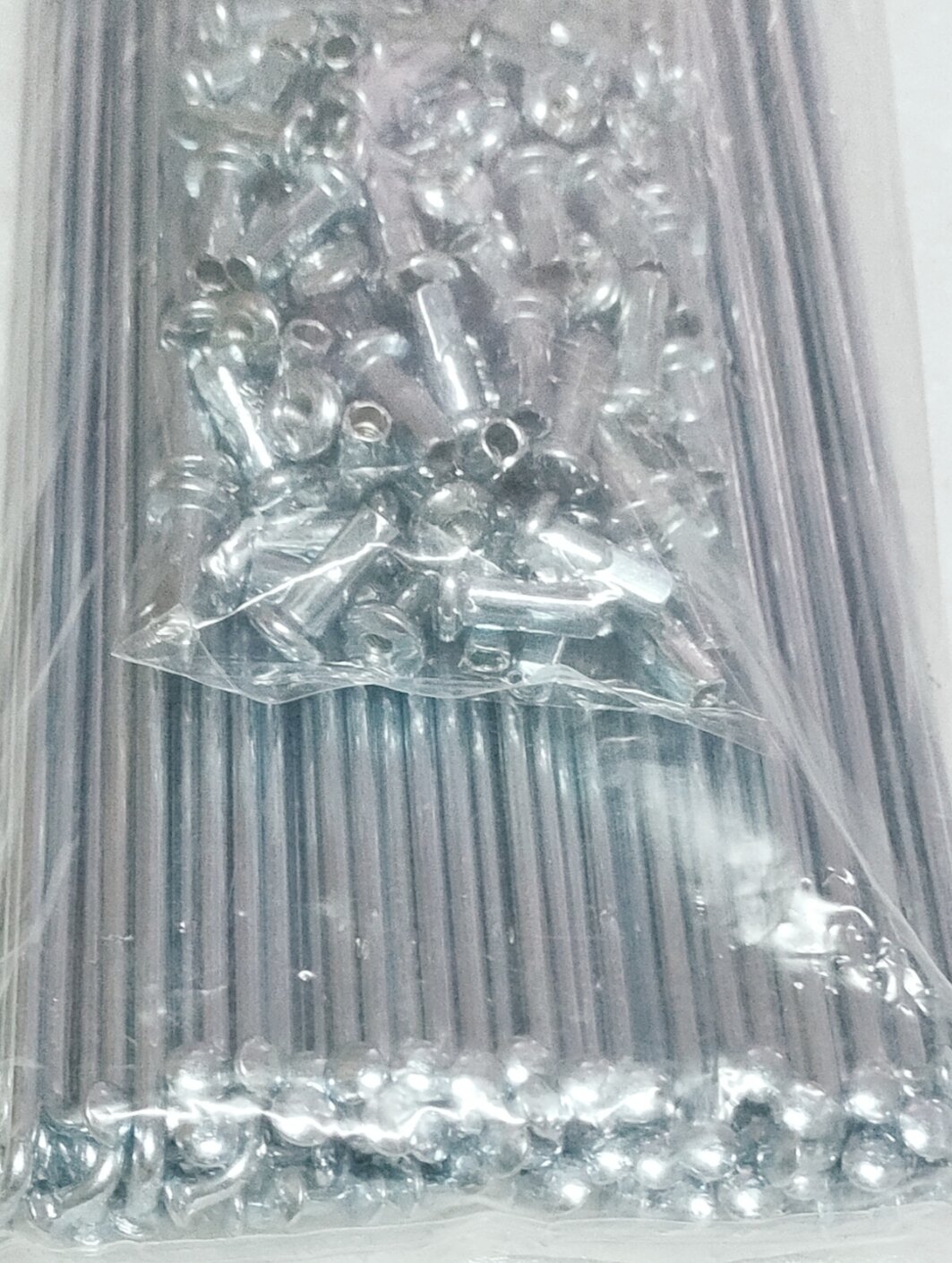 Căm xe đạp xi -580.660 x 72 cây....
