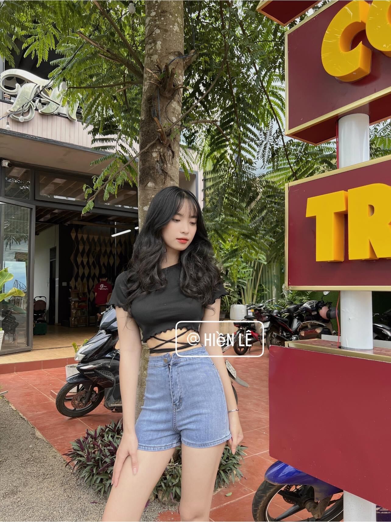 Áo croptop cuốn biên đan dây bụng