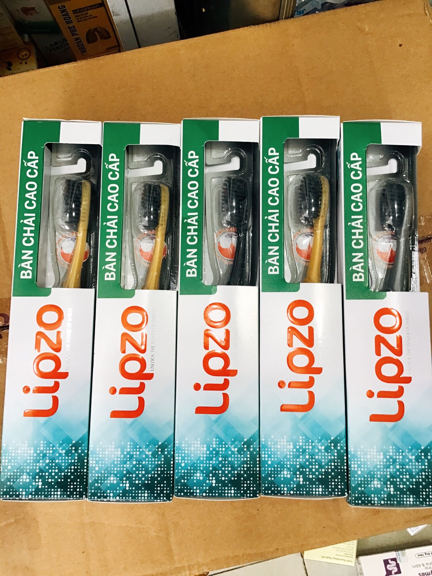 Kem đánh răng Lipzo Shiny clean