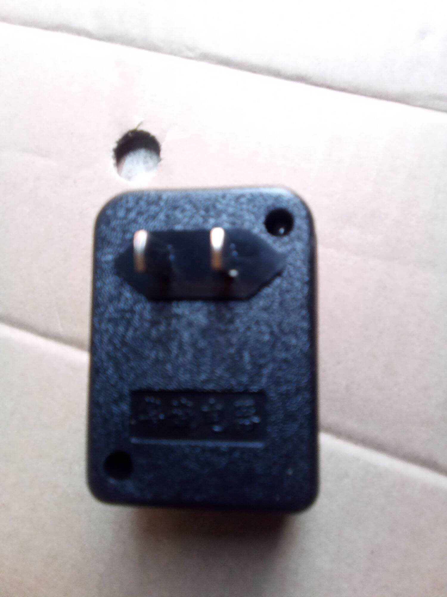 220/110 V Power Adapter with 50W Capacity
