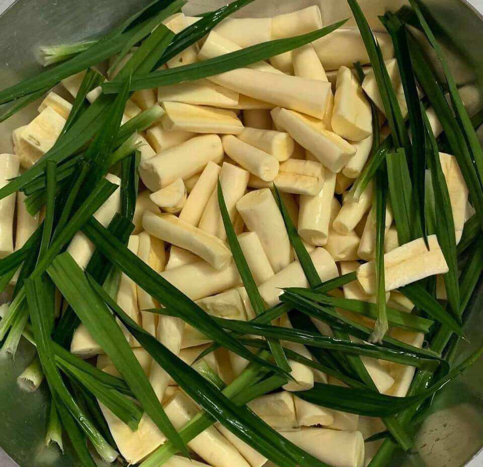 1kg Khoai mì vàng giống Thái (còn vỏ)