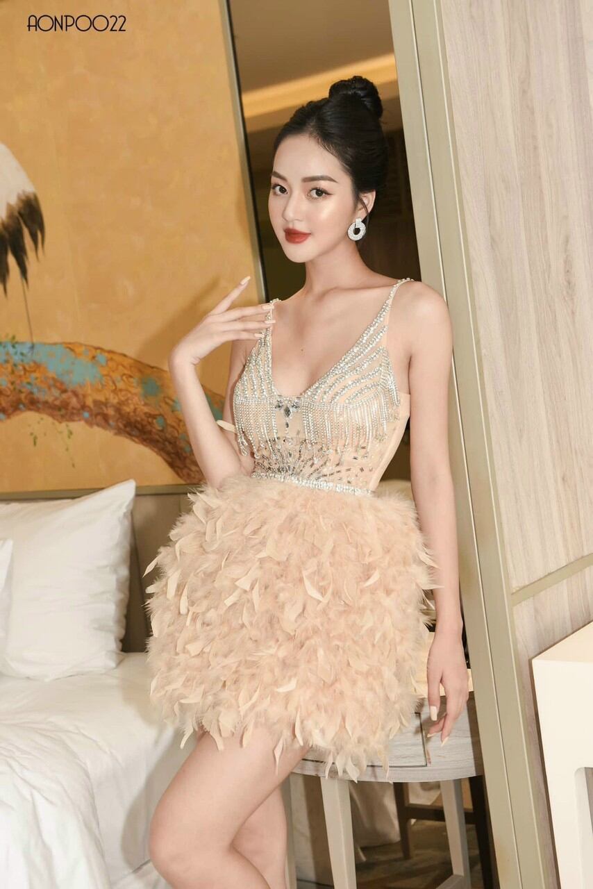 Đầm body phối đá tua rua
