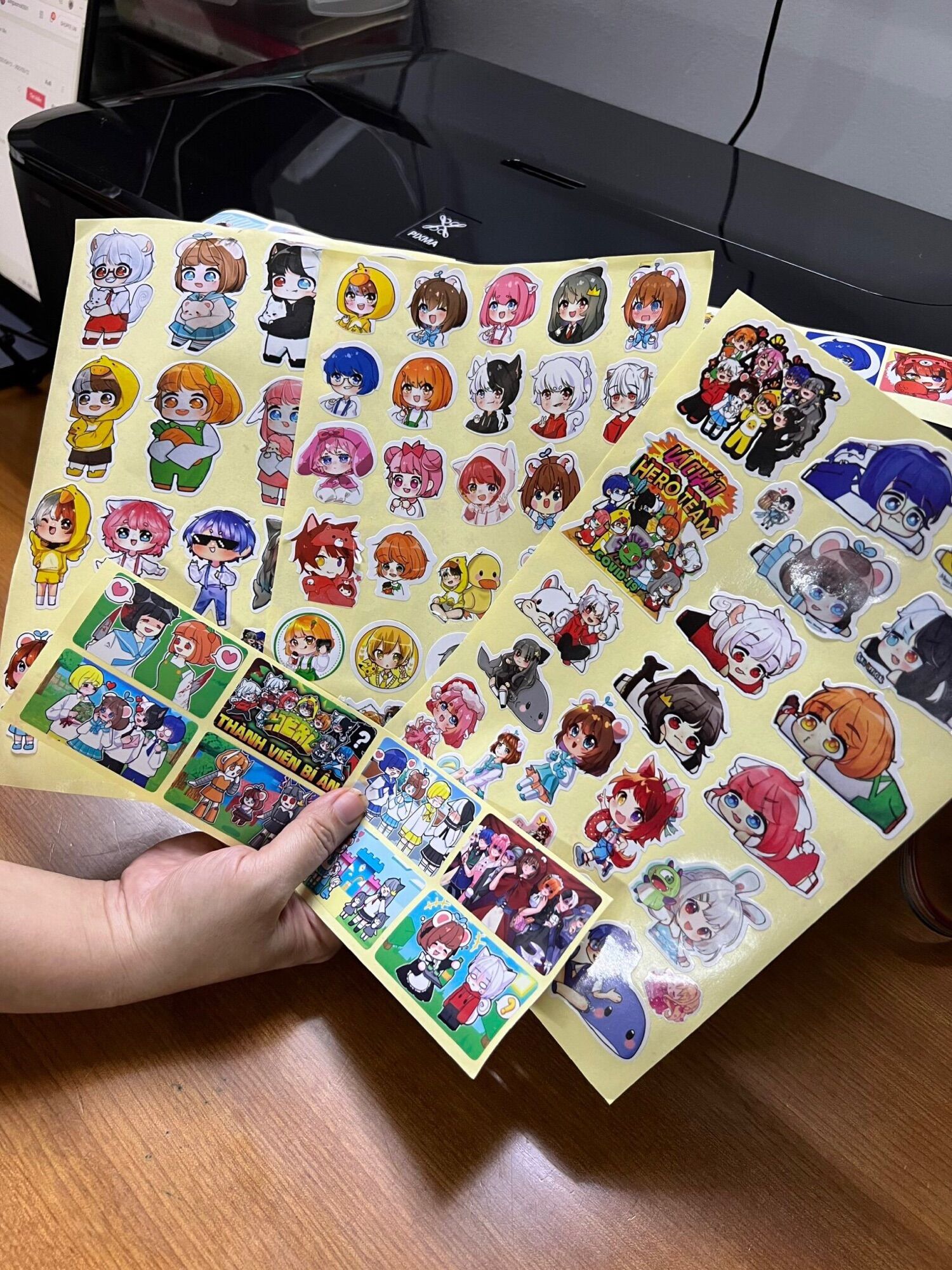 Bộ hình dán 86 Sticker Hero Team
