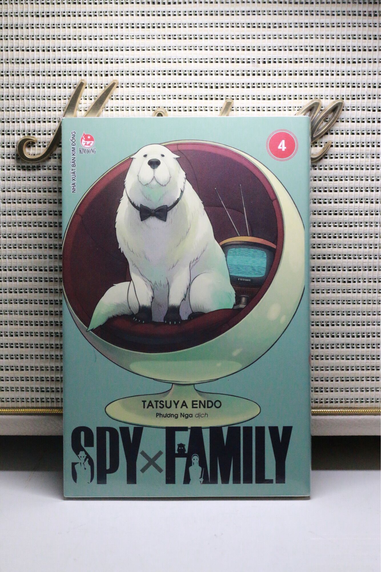 Spy x Family tập 4 bản in đầu có standee Bond nguyên seal