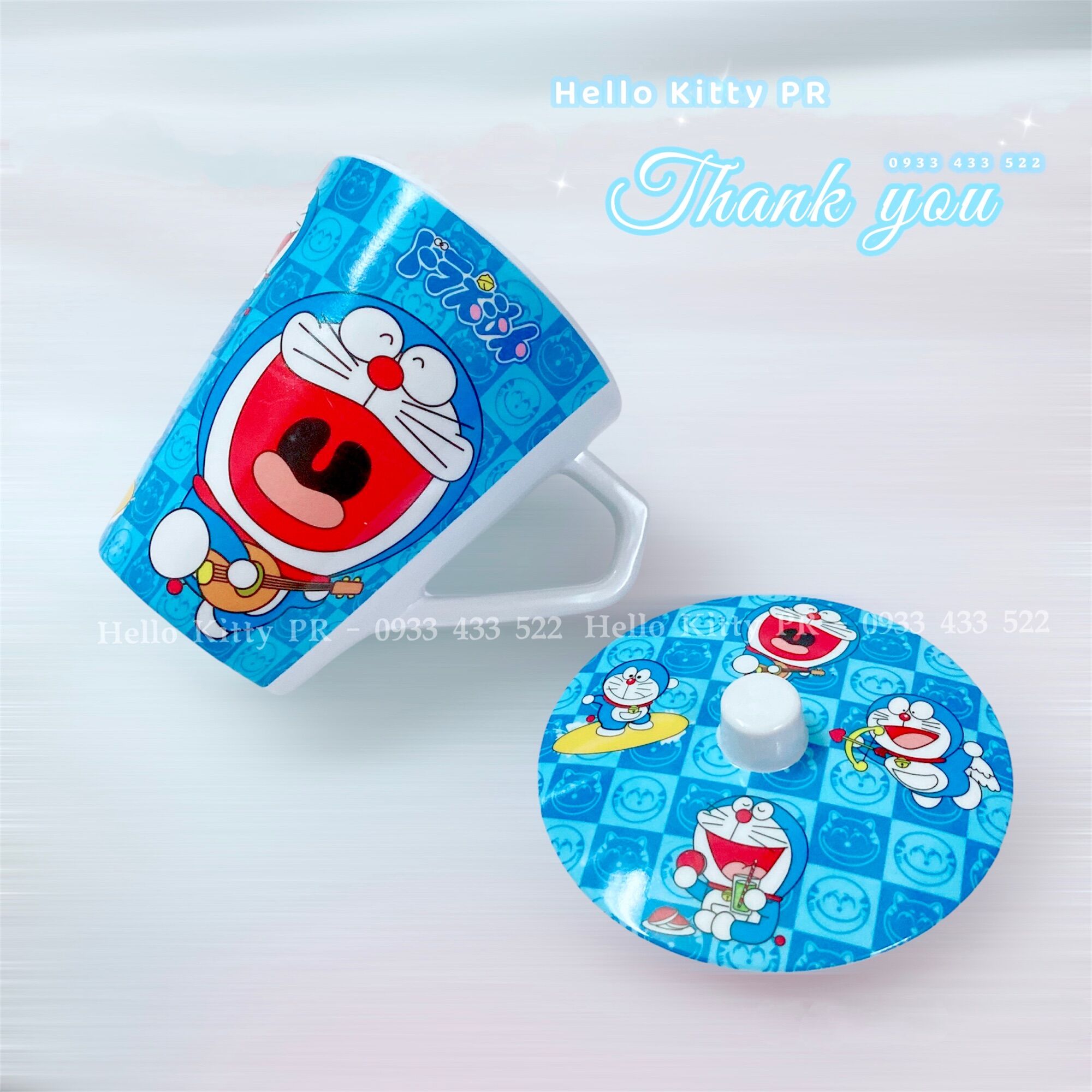 Ly cốc quai có nắp Hello Kitty - Doremon Doraemon