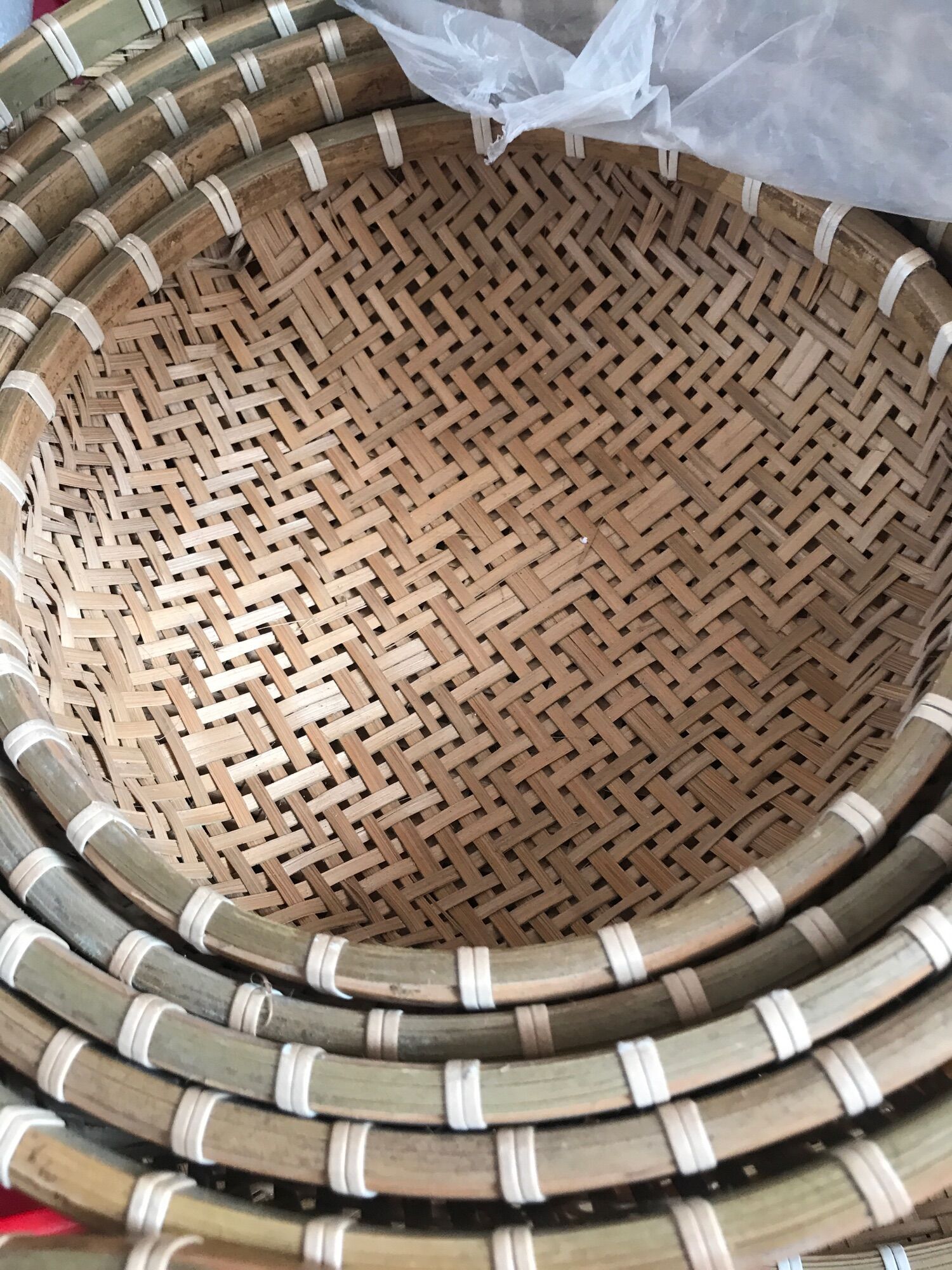 Rổ tre đan khít và thưa 30cm 1 cái