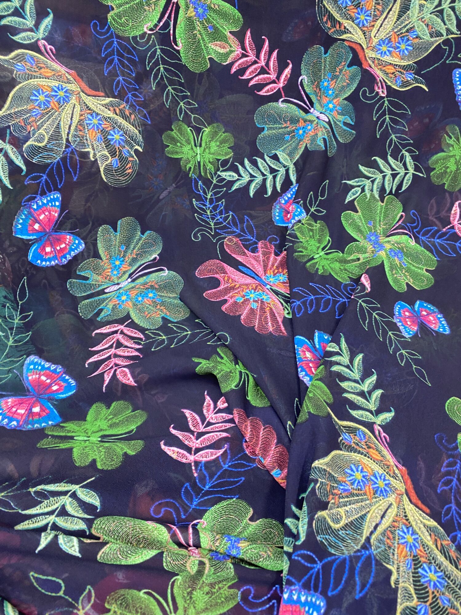 Vải voan chiffon hoa nền xanh đen