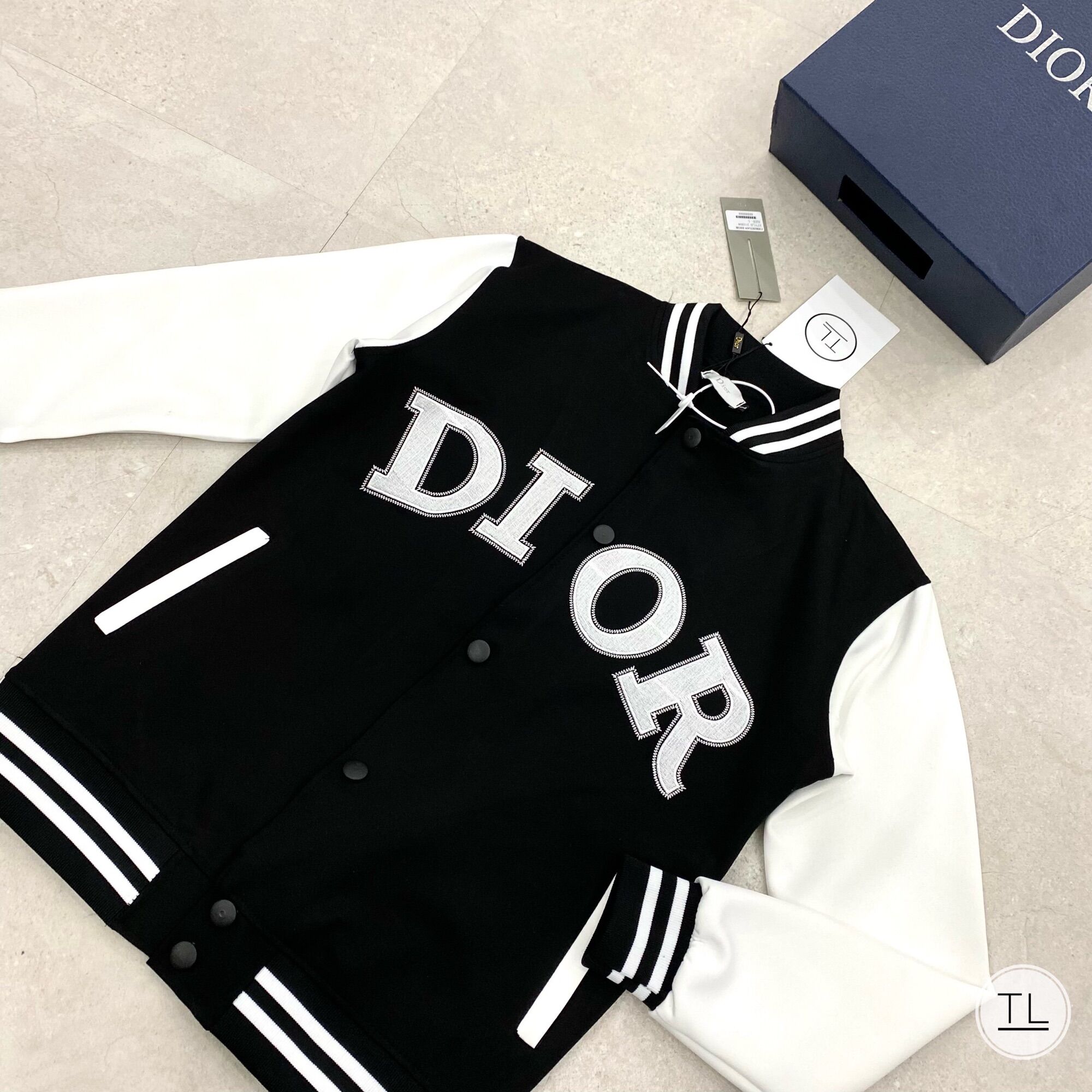 Áo Khoác Bomber Dioor Tay Trắng