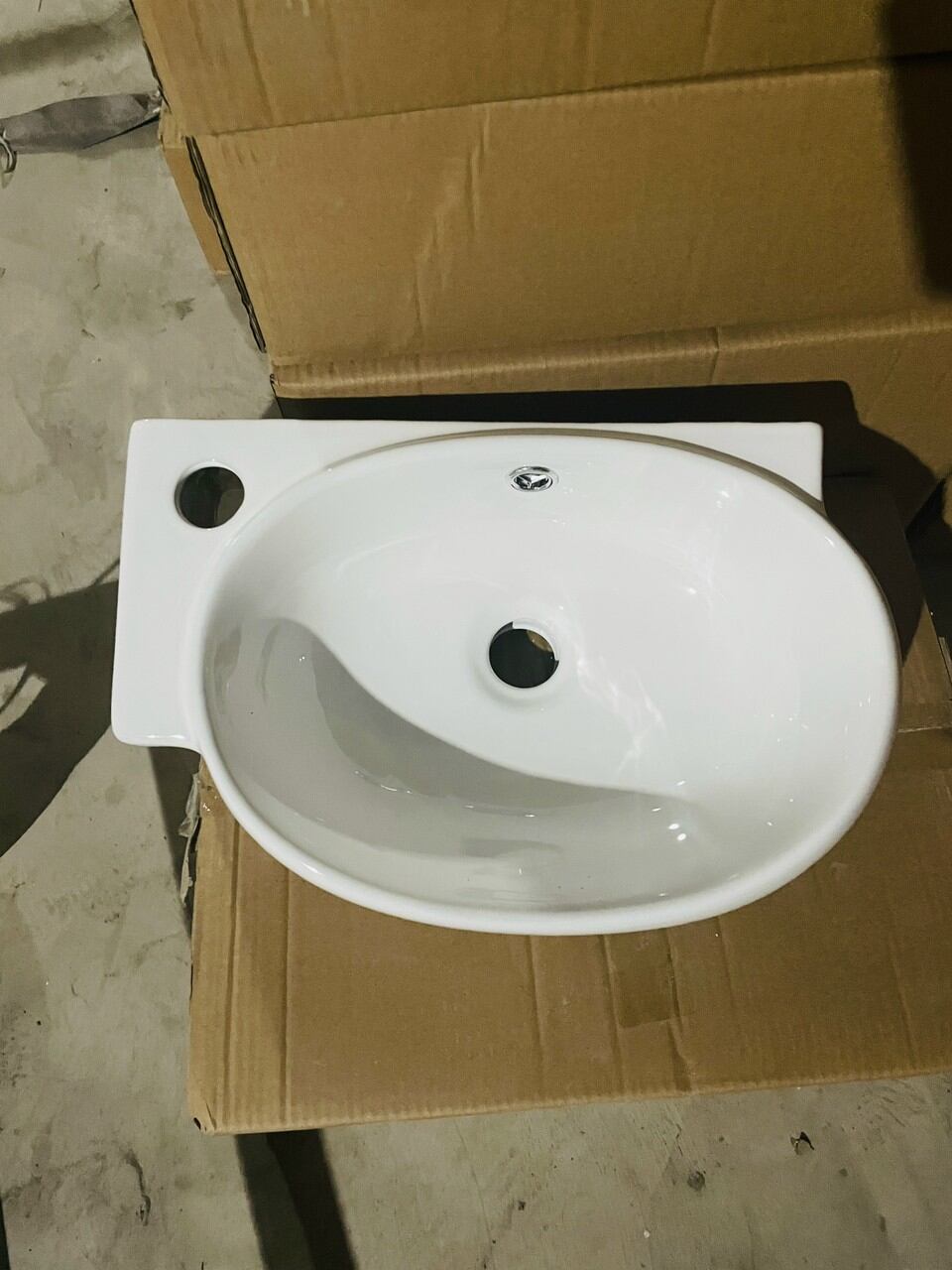 Lavabo rửa mặt mini treo tường góc trái