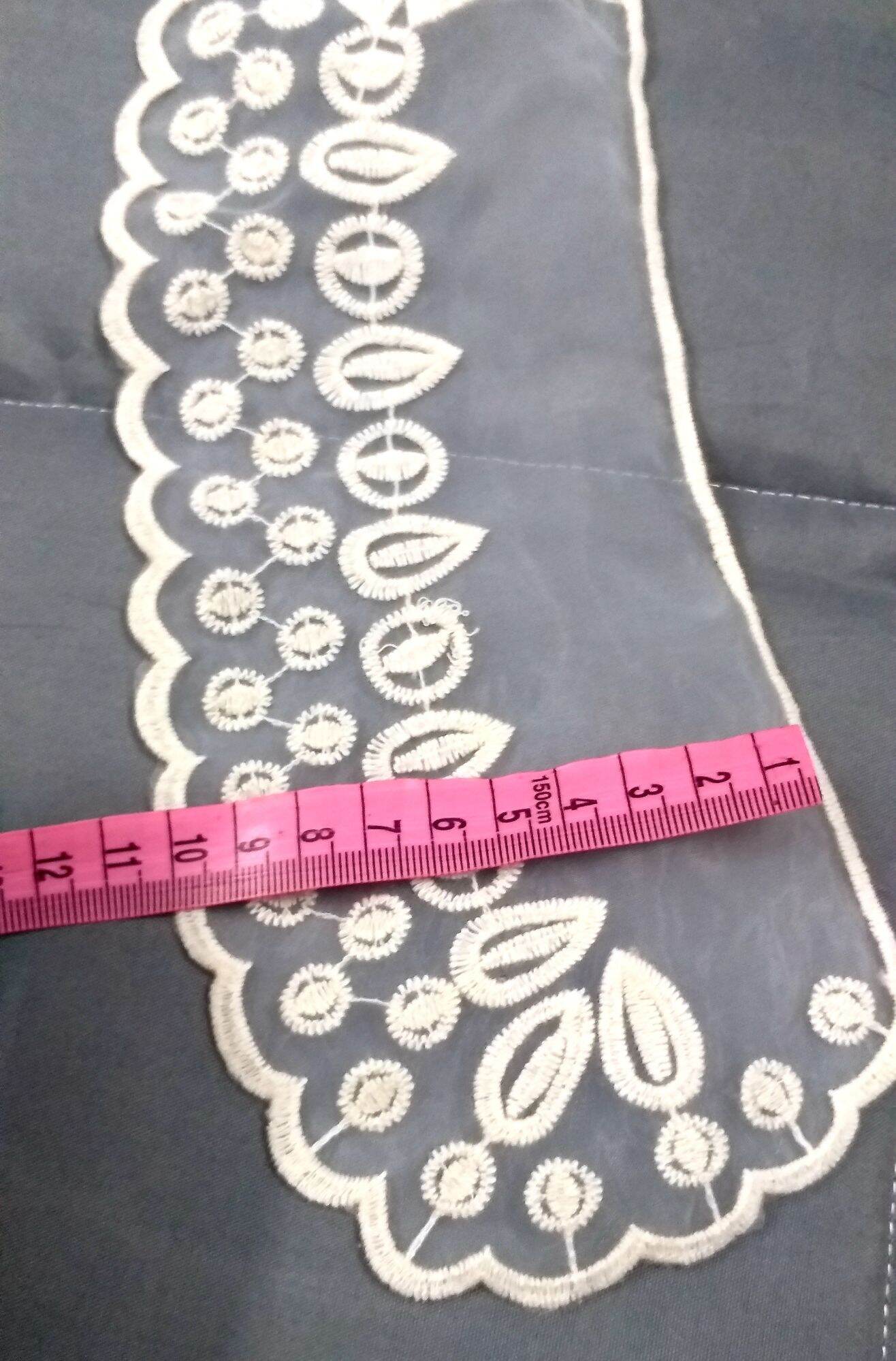 Cổ sen 2 lá may lên áo trang trí