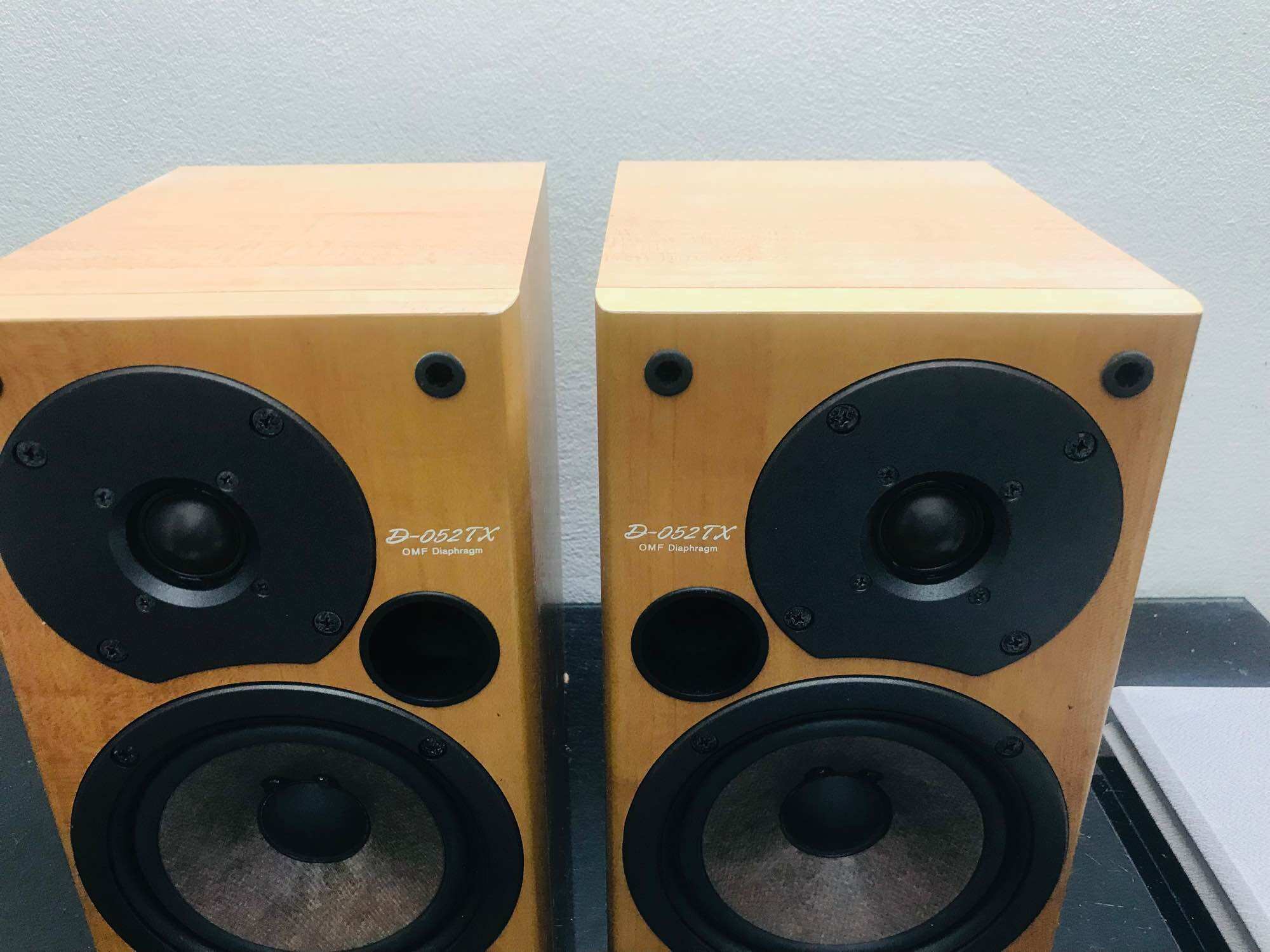 Đôi loa Onkyo D-052TX